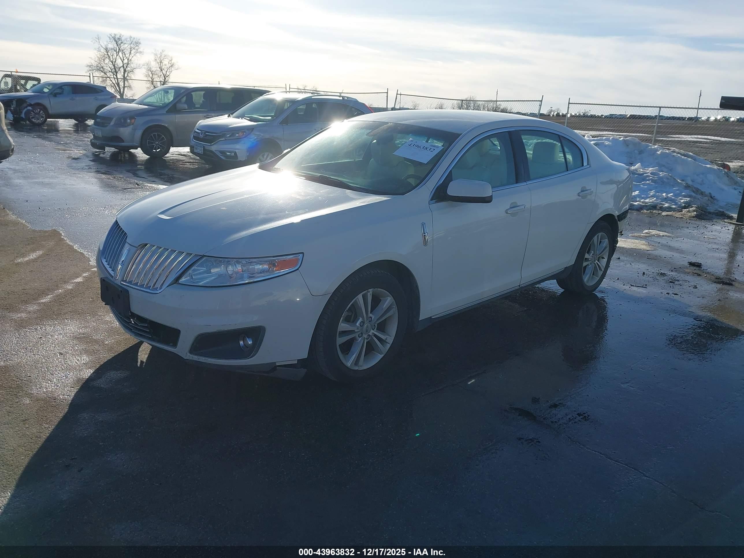 LINCOLN MKS image 2
