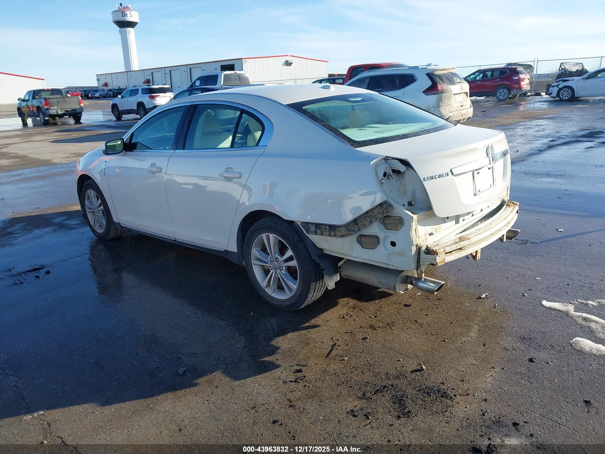 LINCOLN MKS image 3