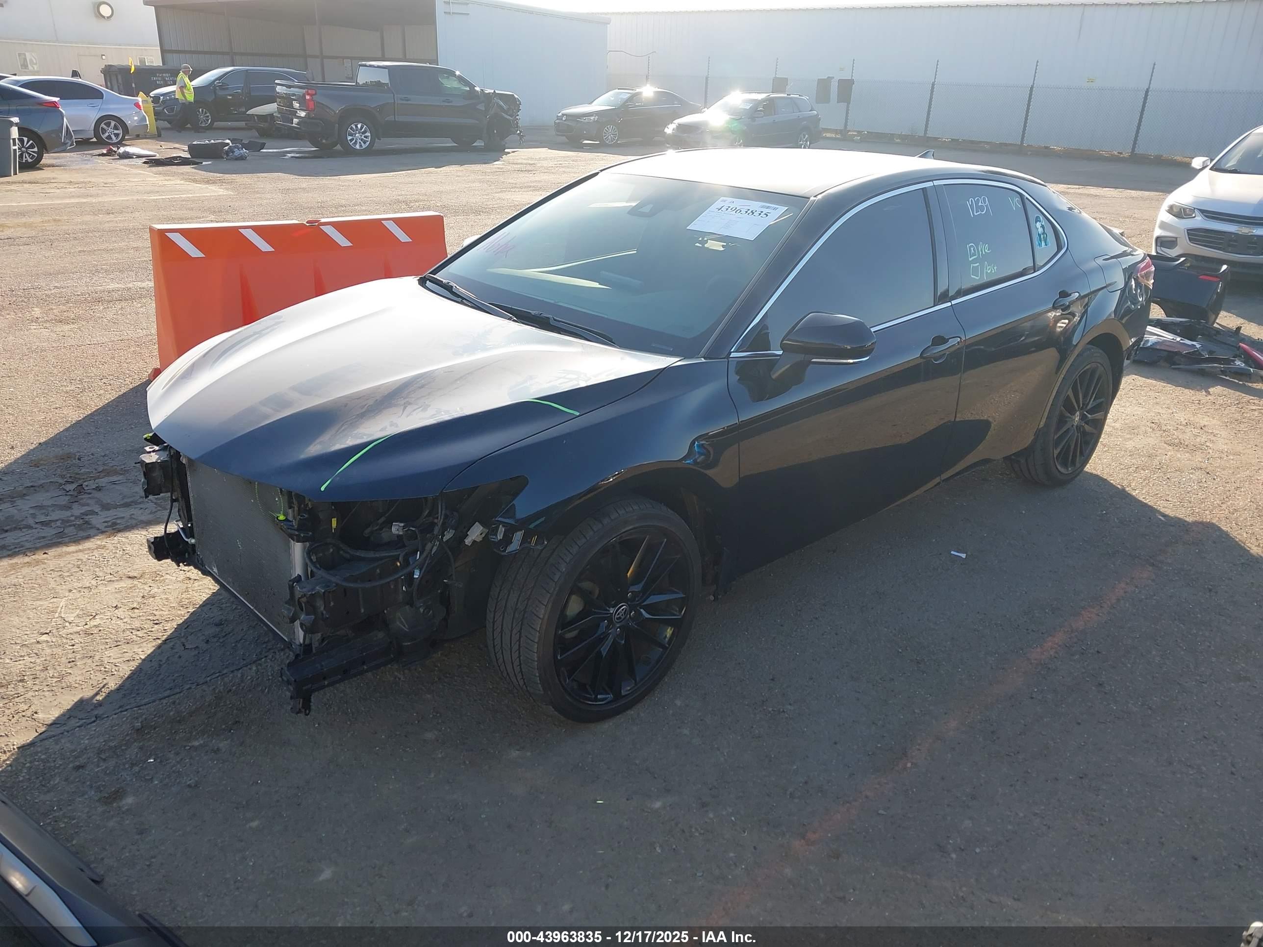 TOYOTA CAMRY image 2