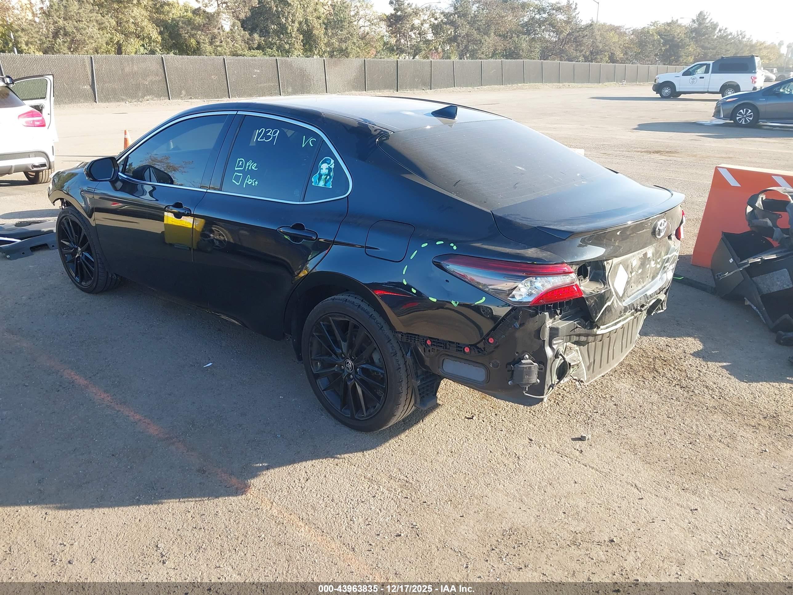 TOYOTA CAMRY image 3
