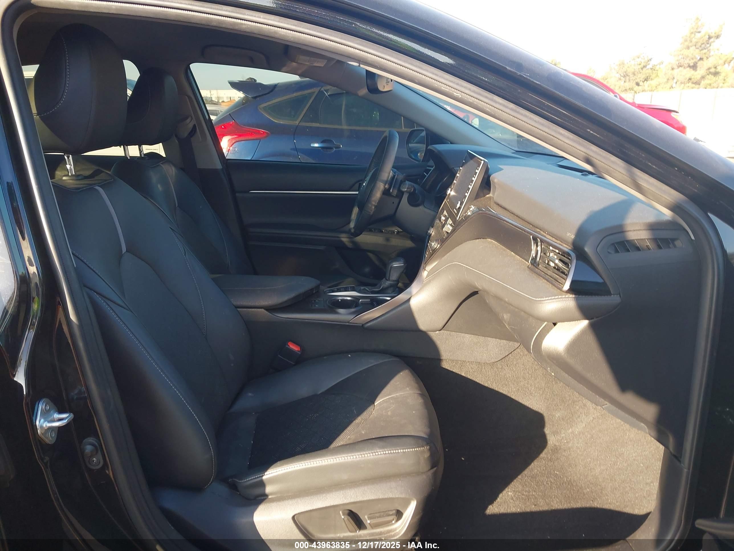 TOYOTA CAMRY image 5