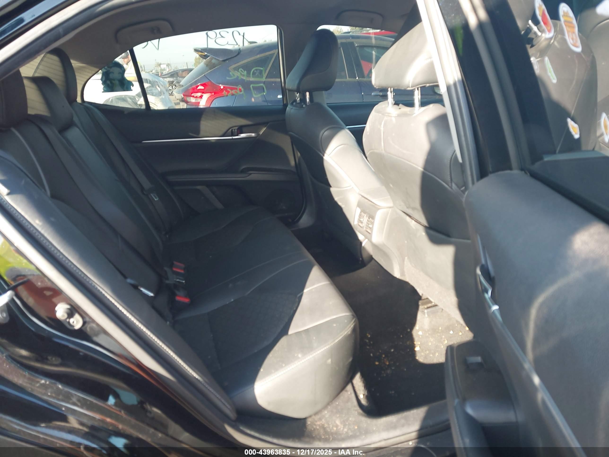 TOYOTA CAMRY image 8