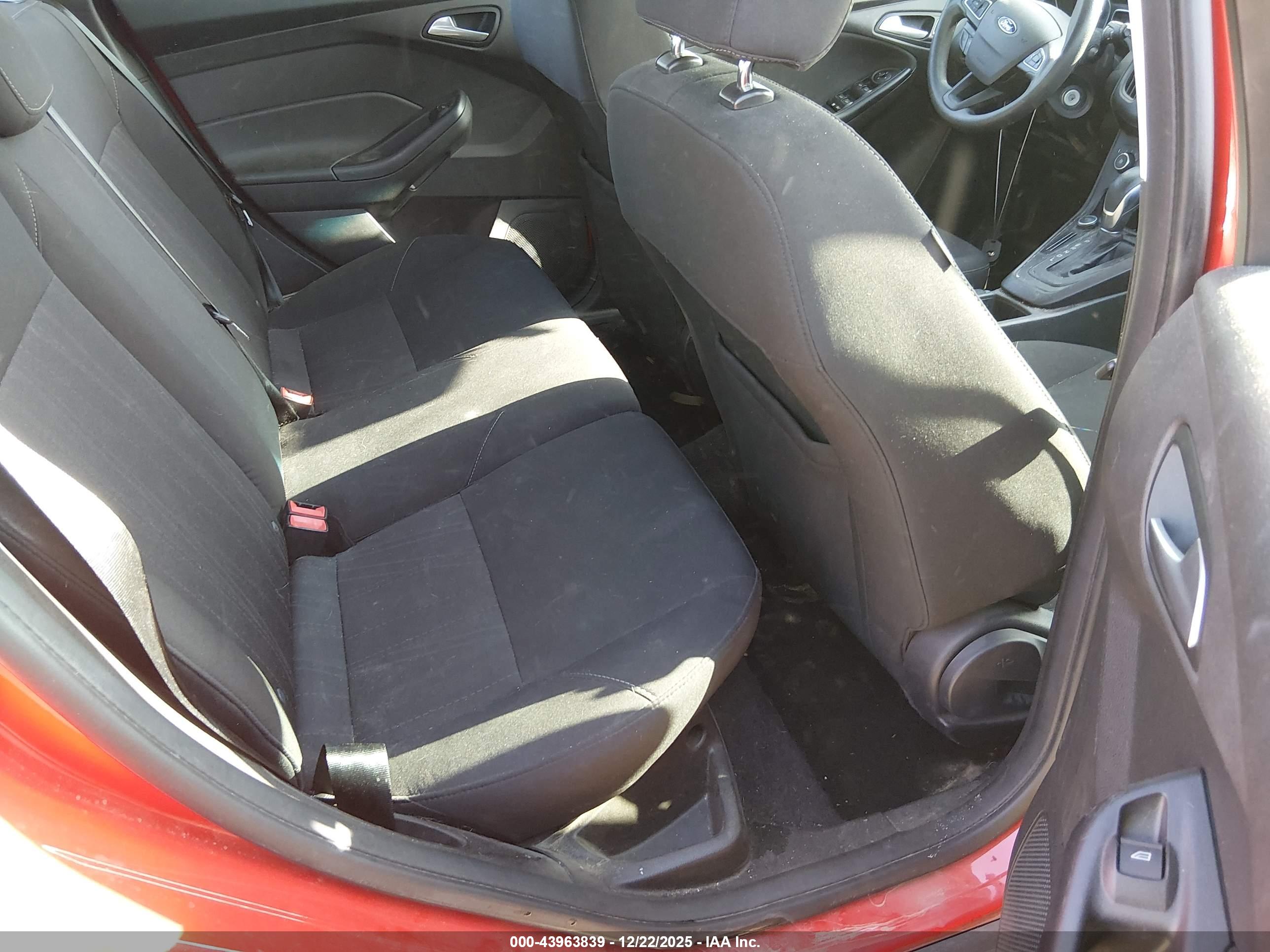 FORD FOCUS image 8