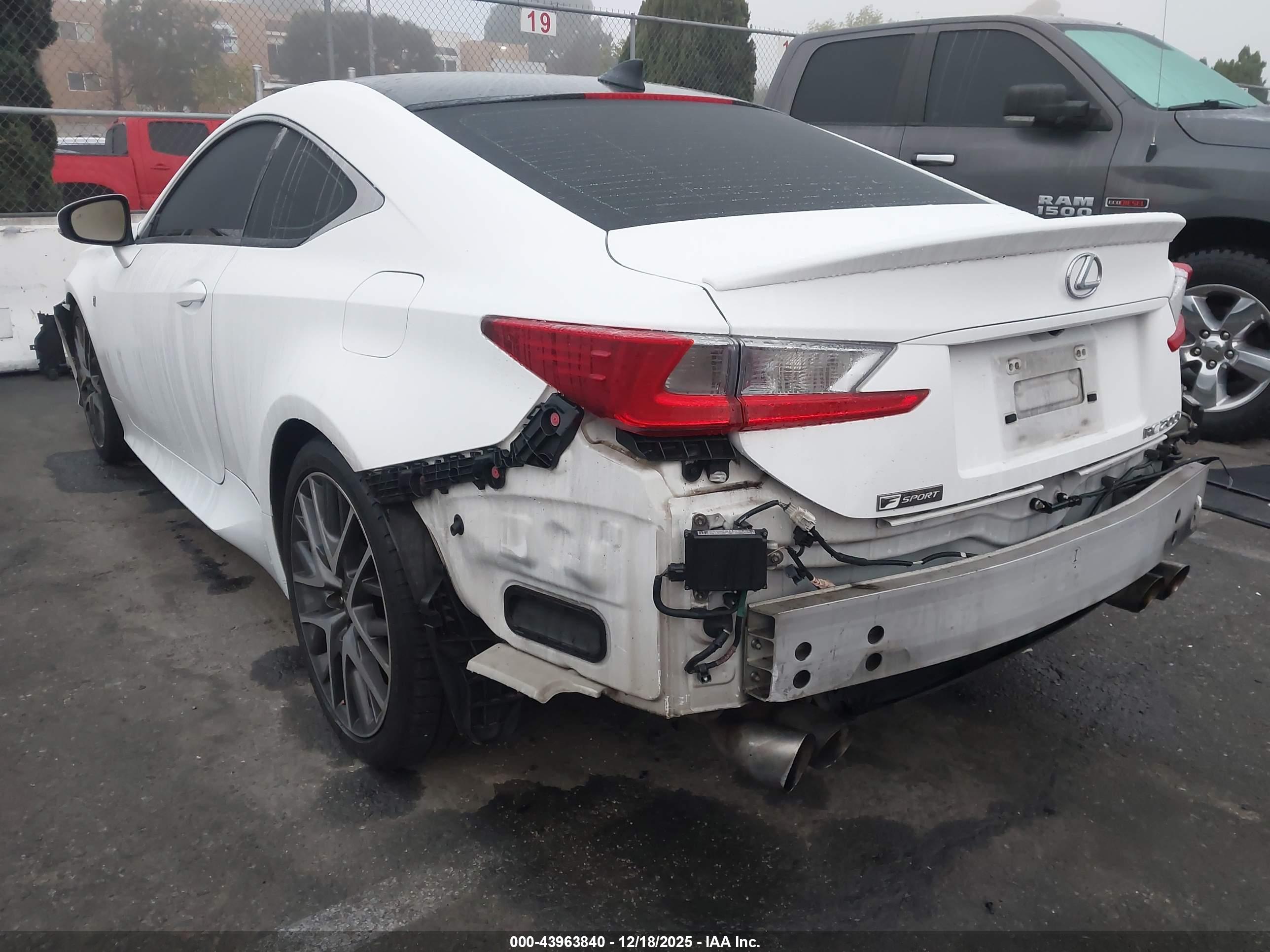 LEXUS RC image 3