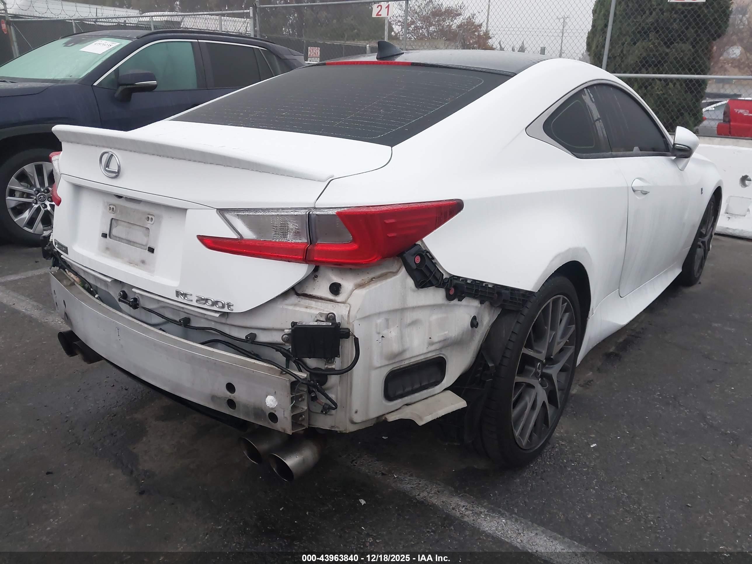 LEXUS RC image 4
