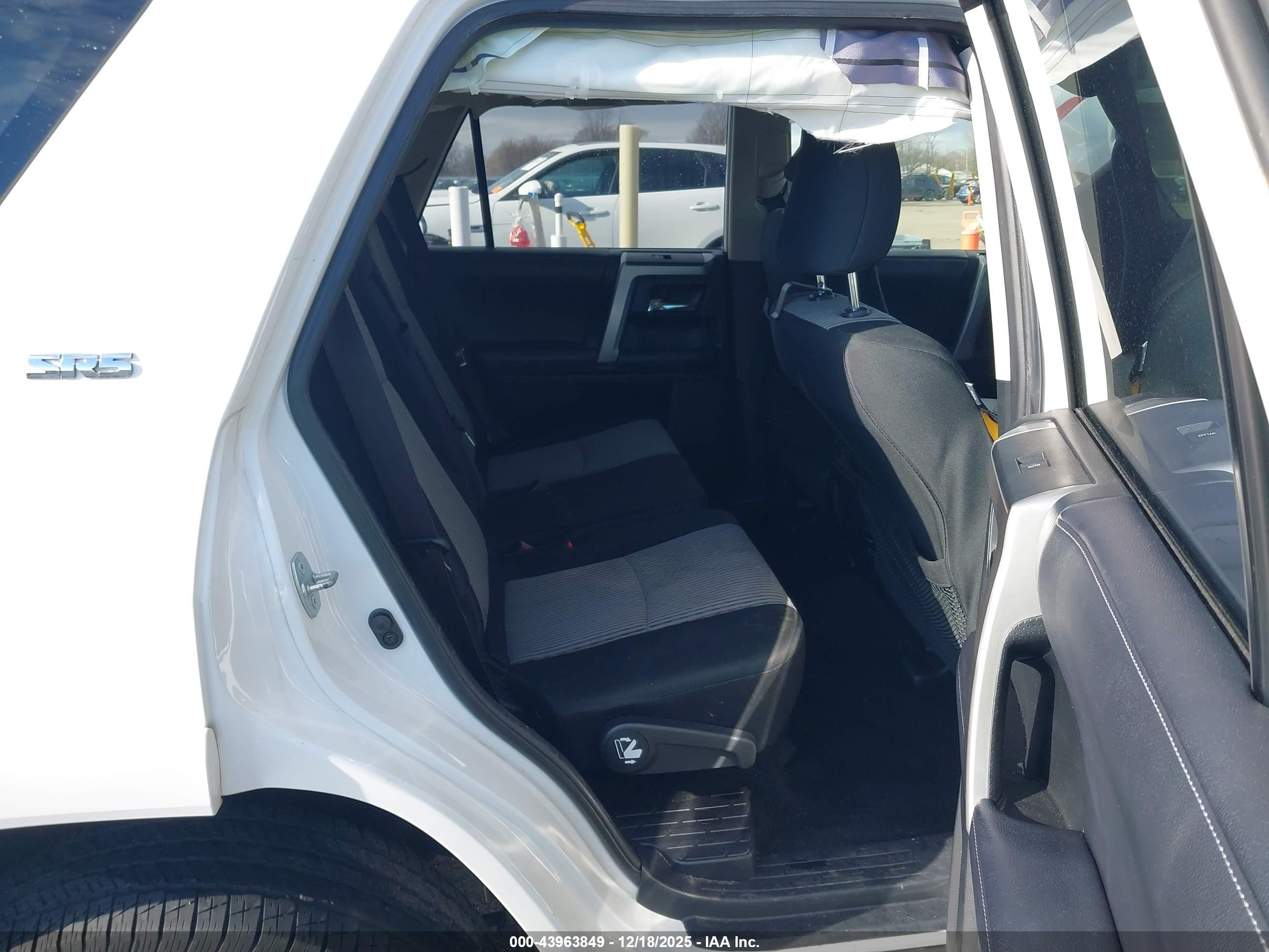 TOYOTA 4RUNNER image 8