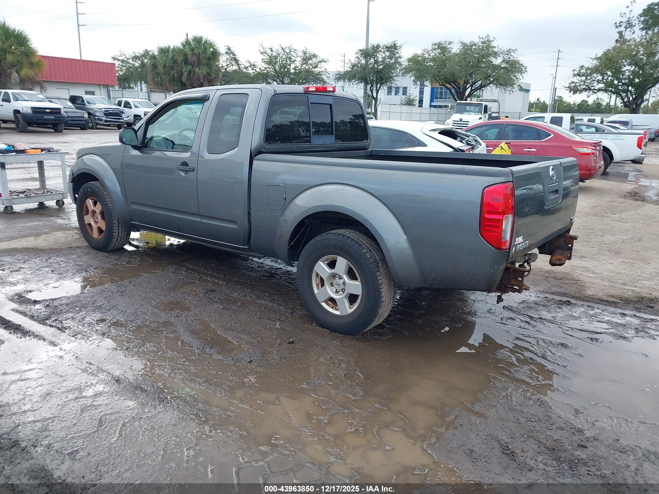 NISSAN FRONTIER image 3