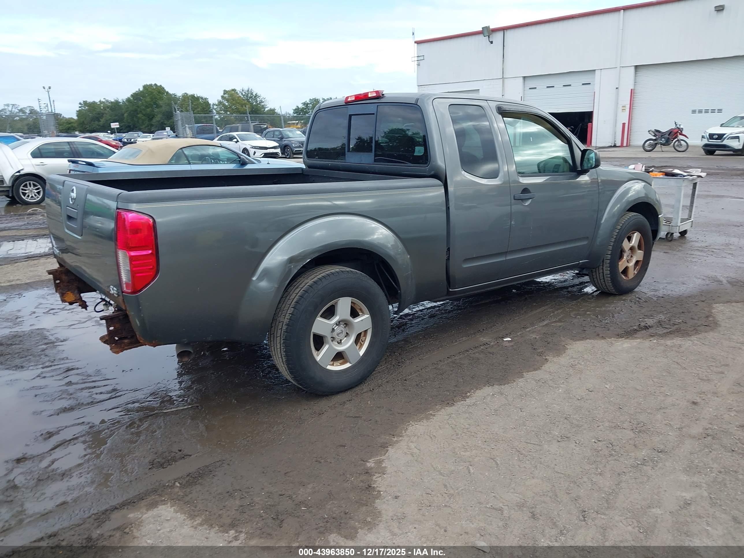 NISSAN FRONTIER image 4