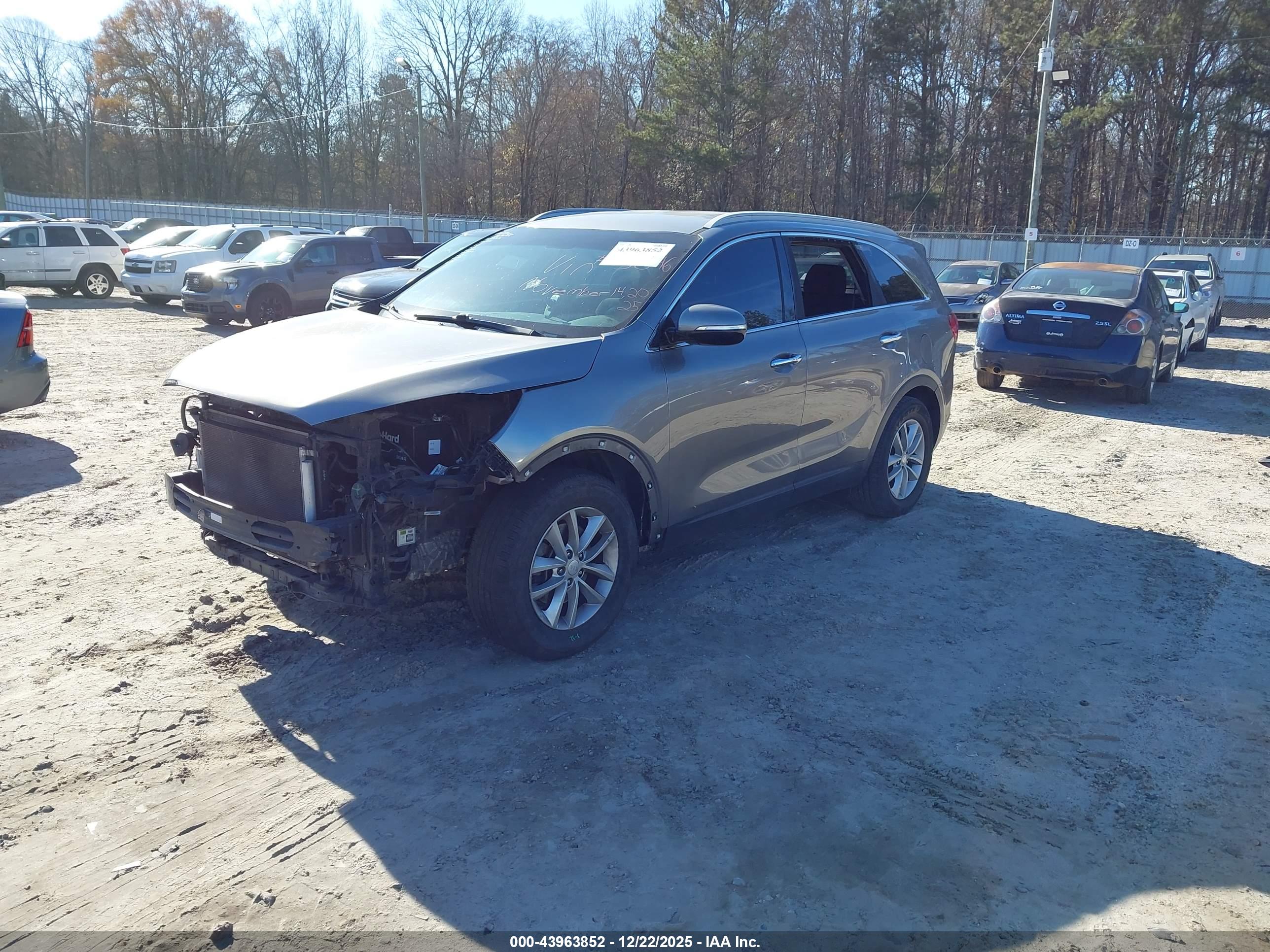 KIA SORENTO image 2