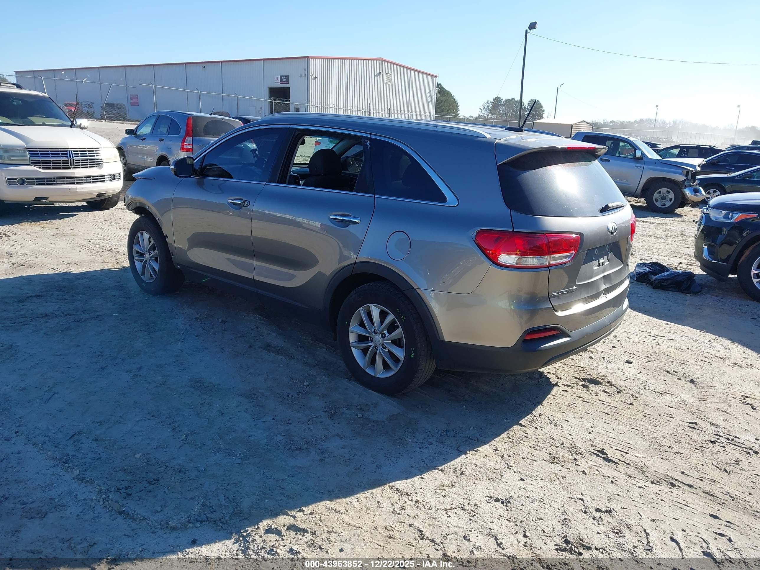 KIA SORENTO image 3