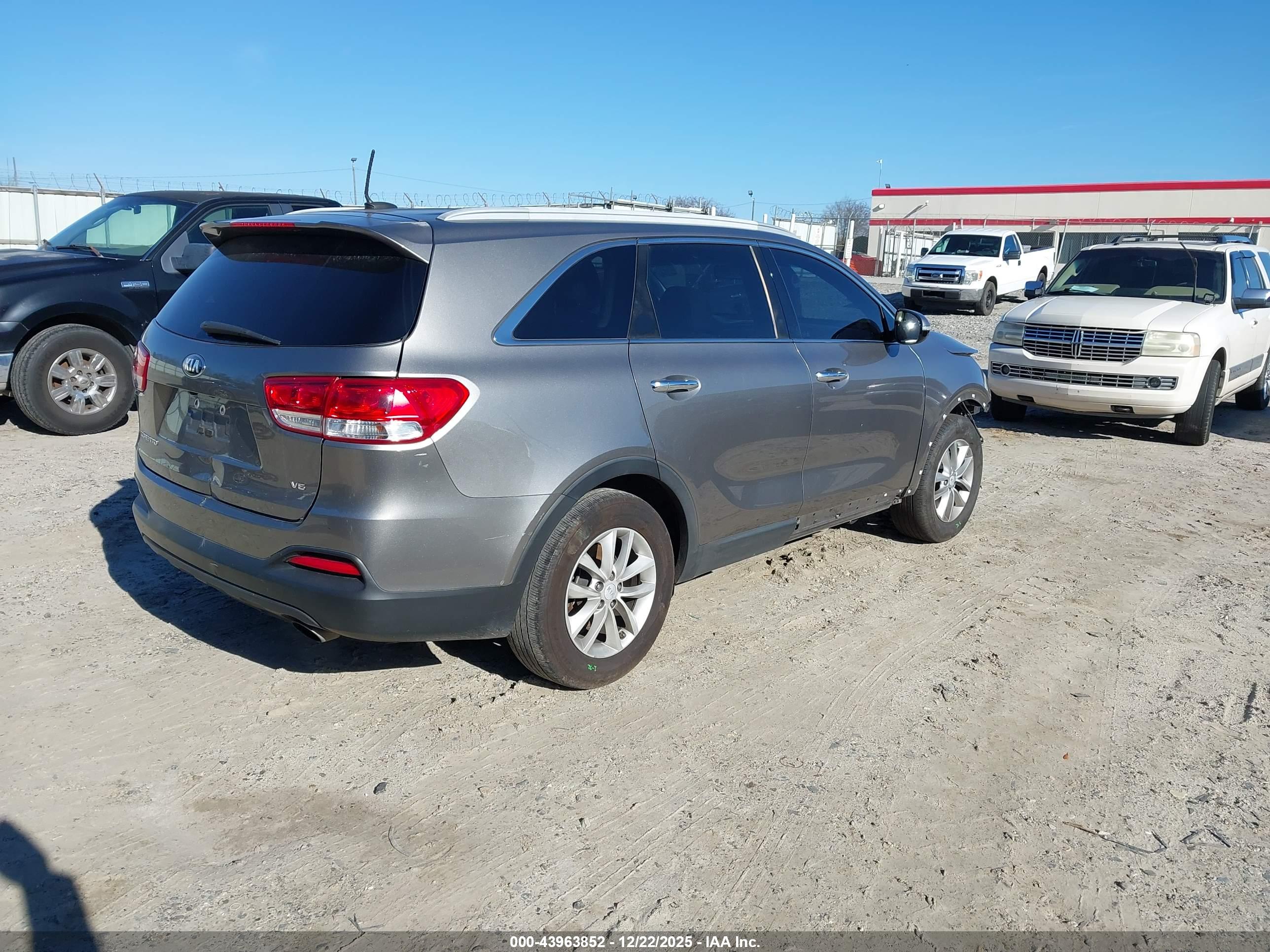 KIA SORENTO image 4