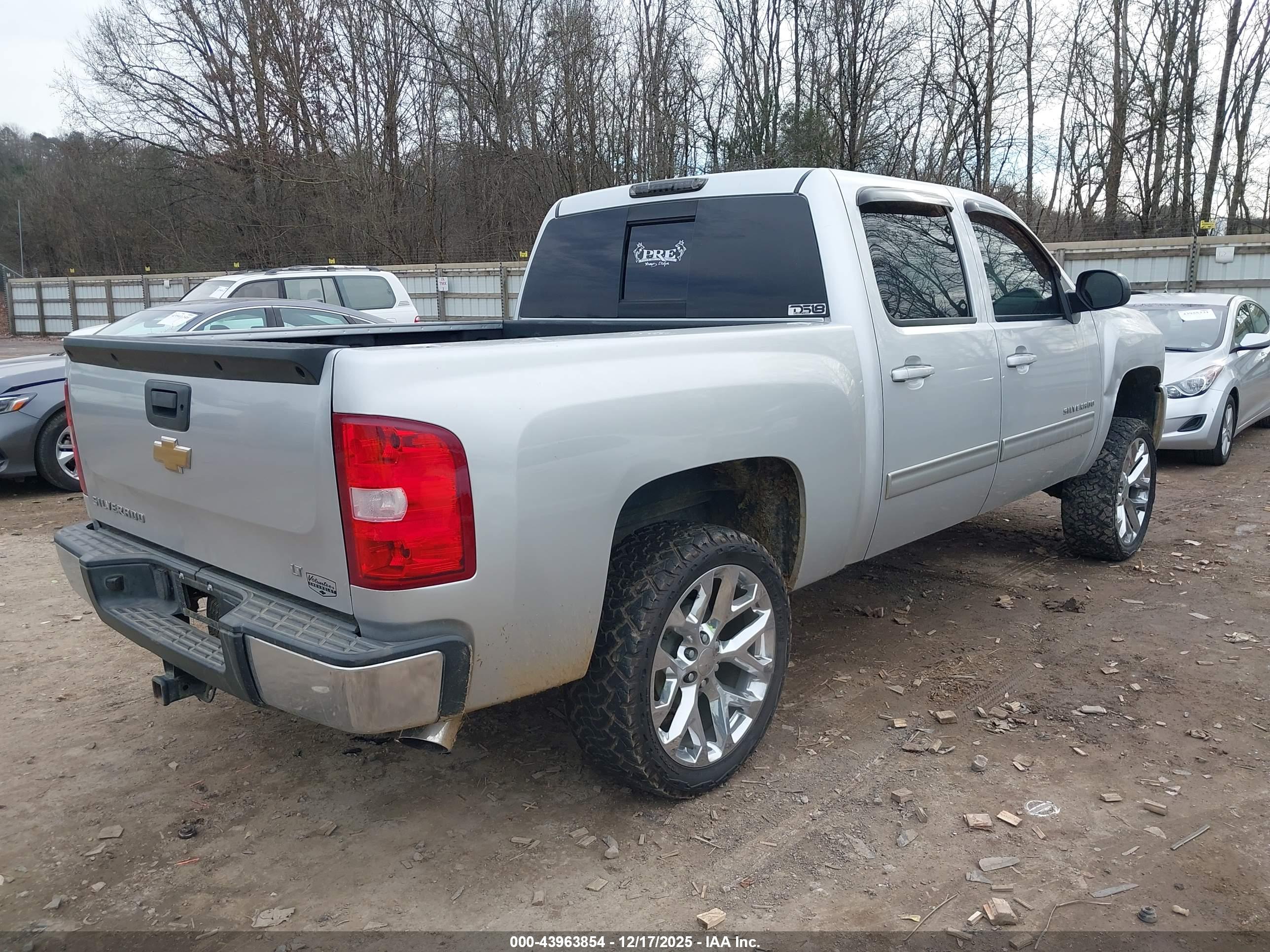 CHEVROLET SILVERADO image 4