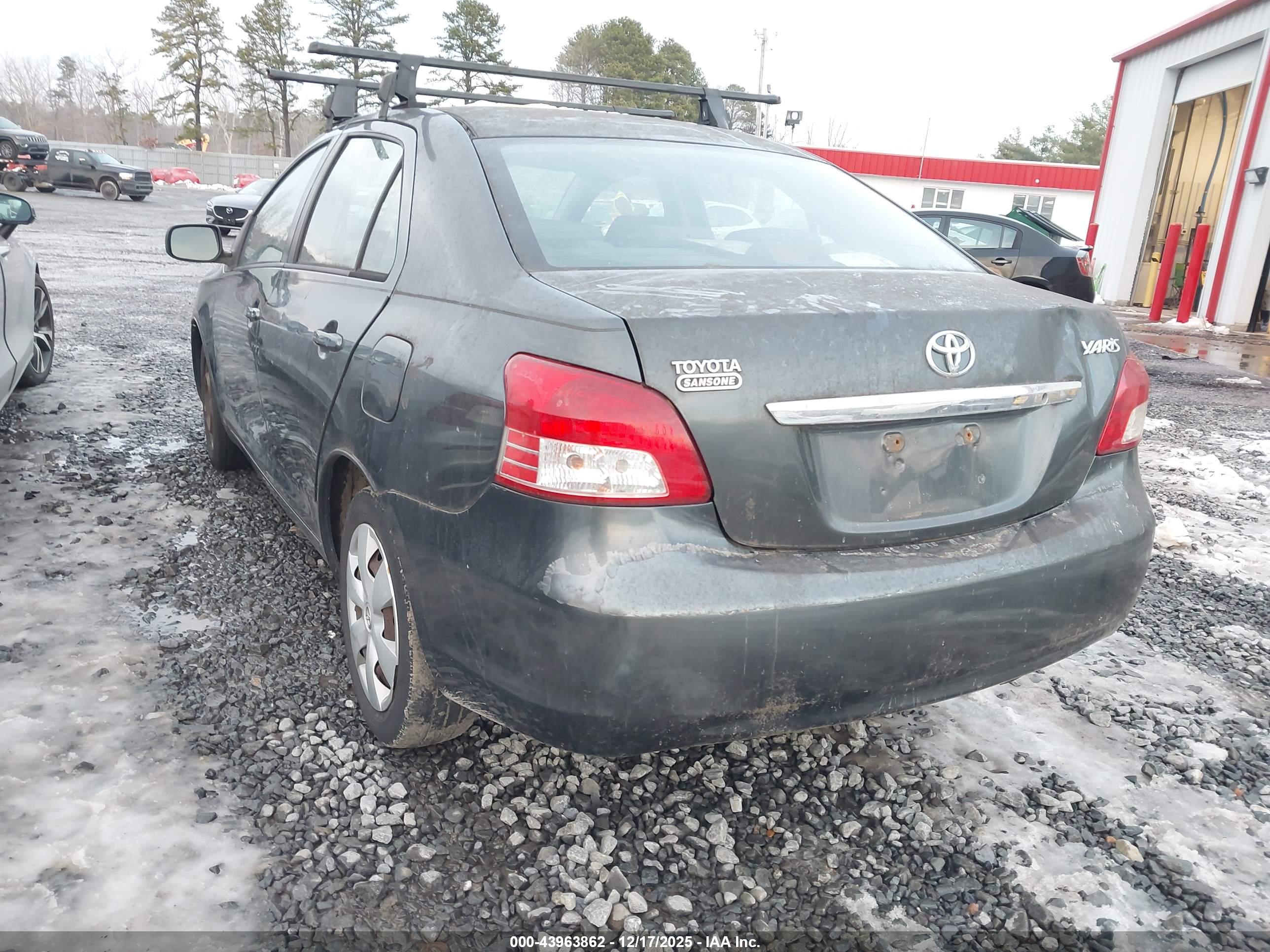 TOYOTA YARIS image 3
