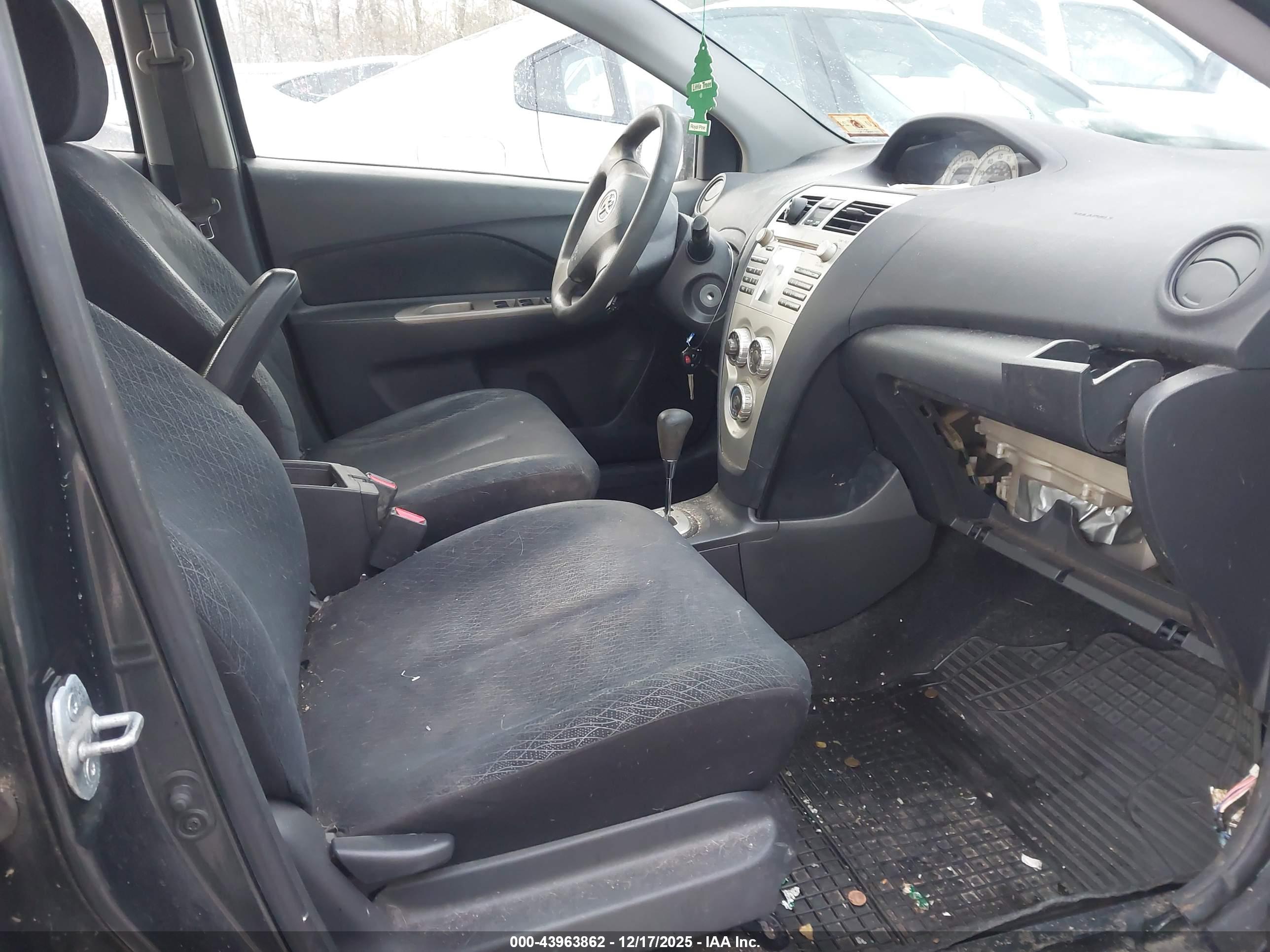 TOYOTA YARIS image 5