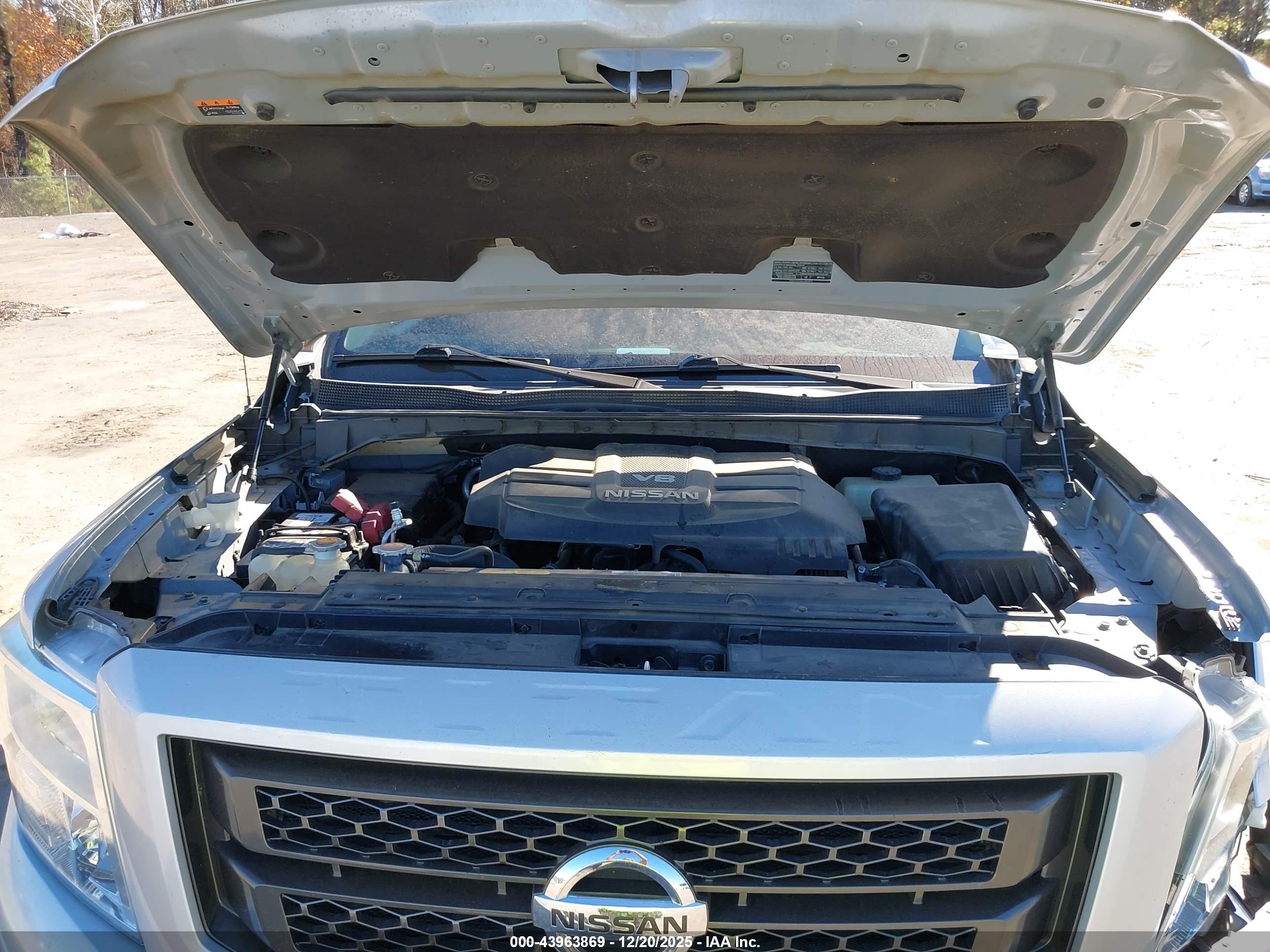 NISSAN TITAN image 10