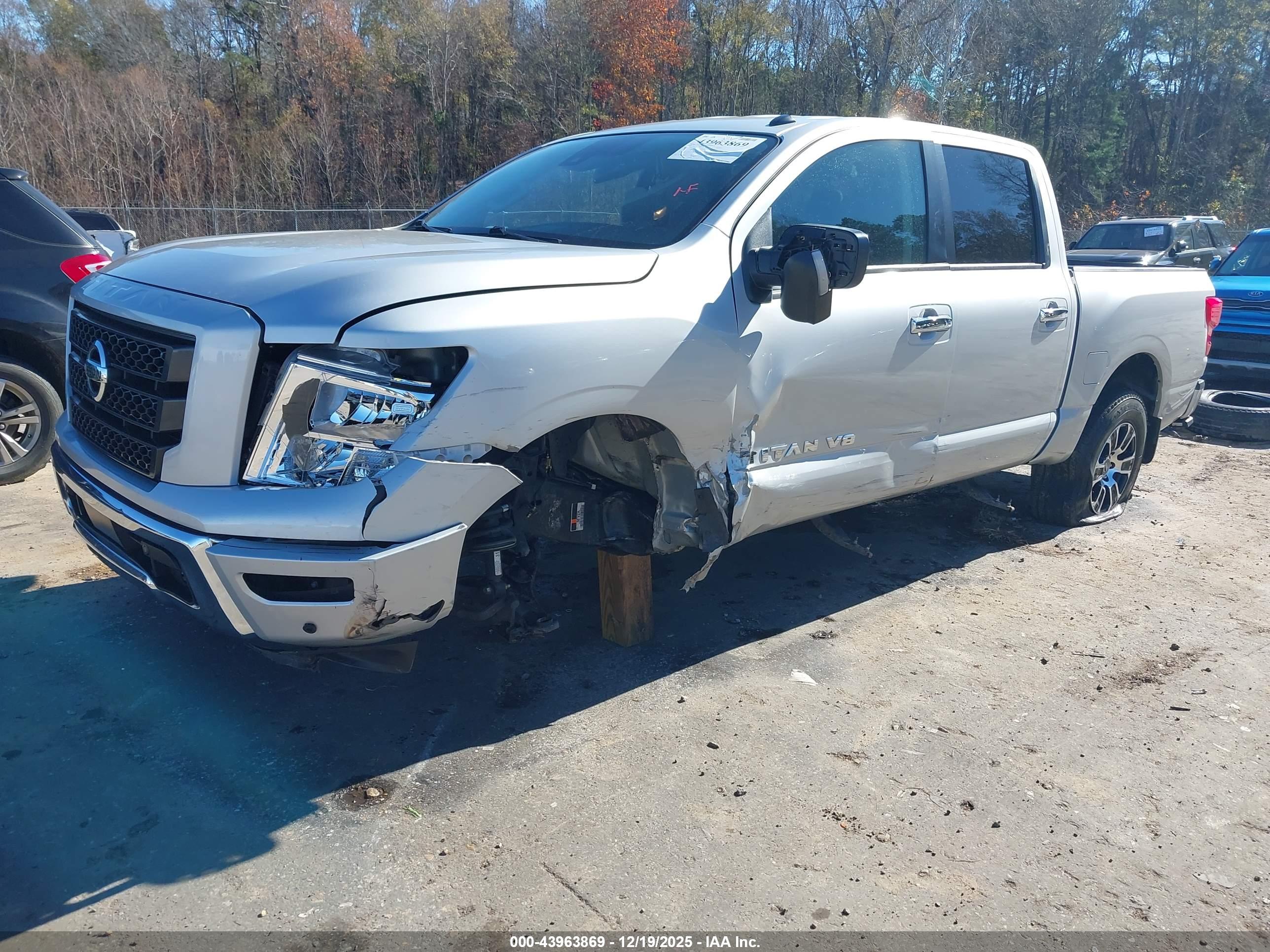 NISSAN TITAN image 2