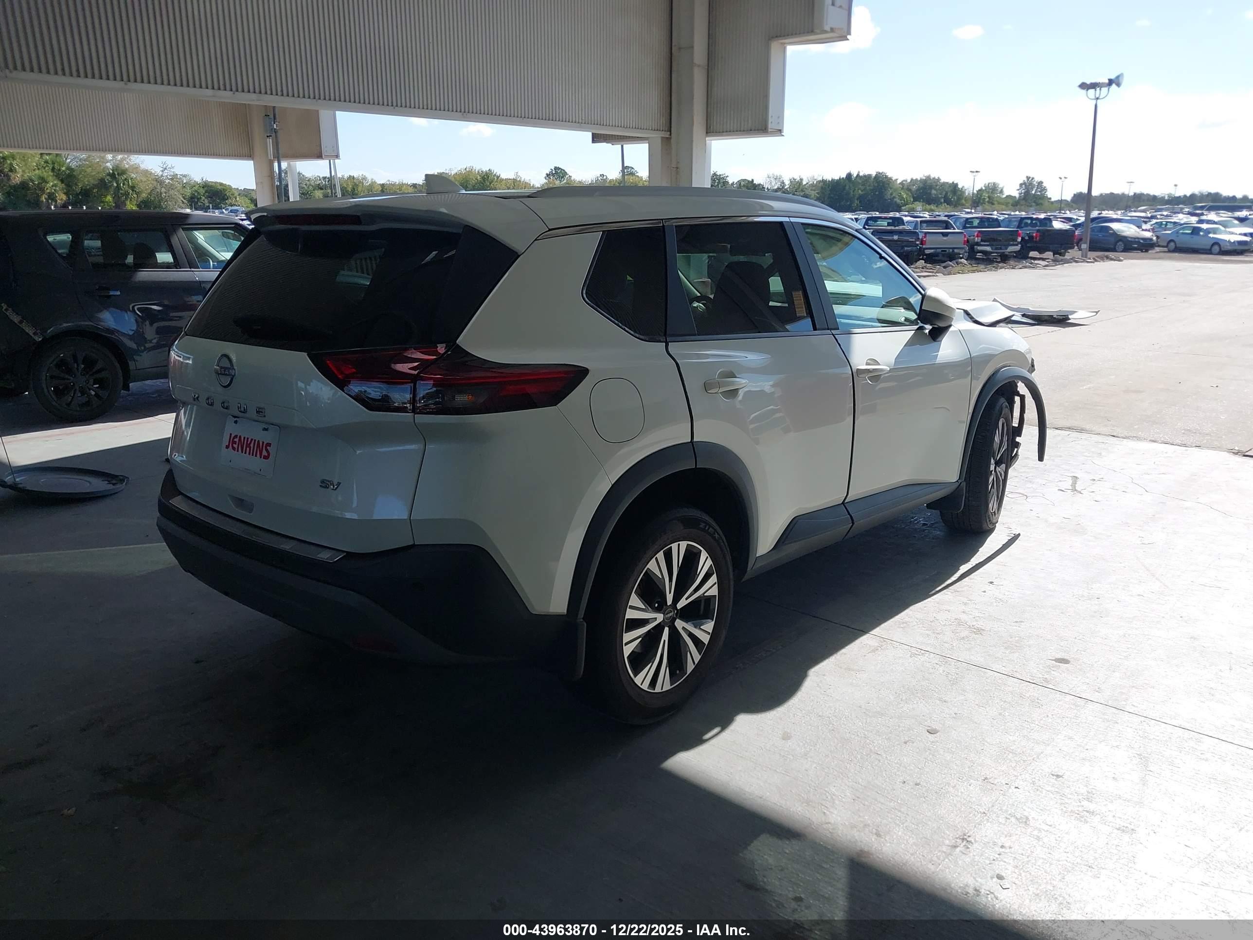 NISSAN ROGUE image 4