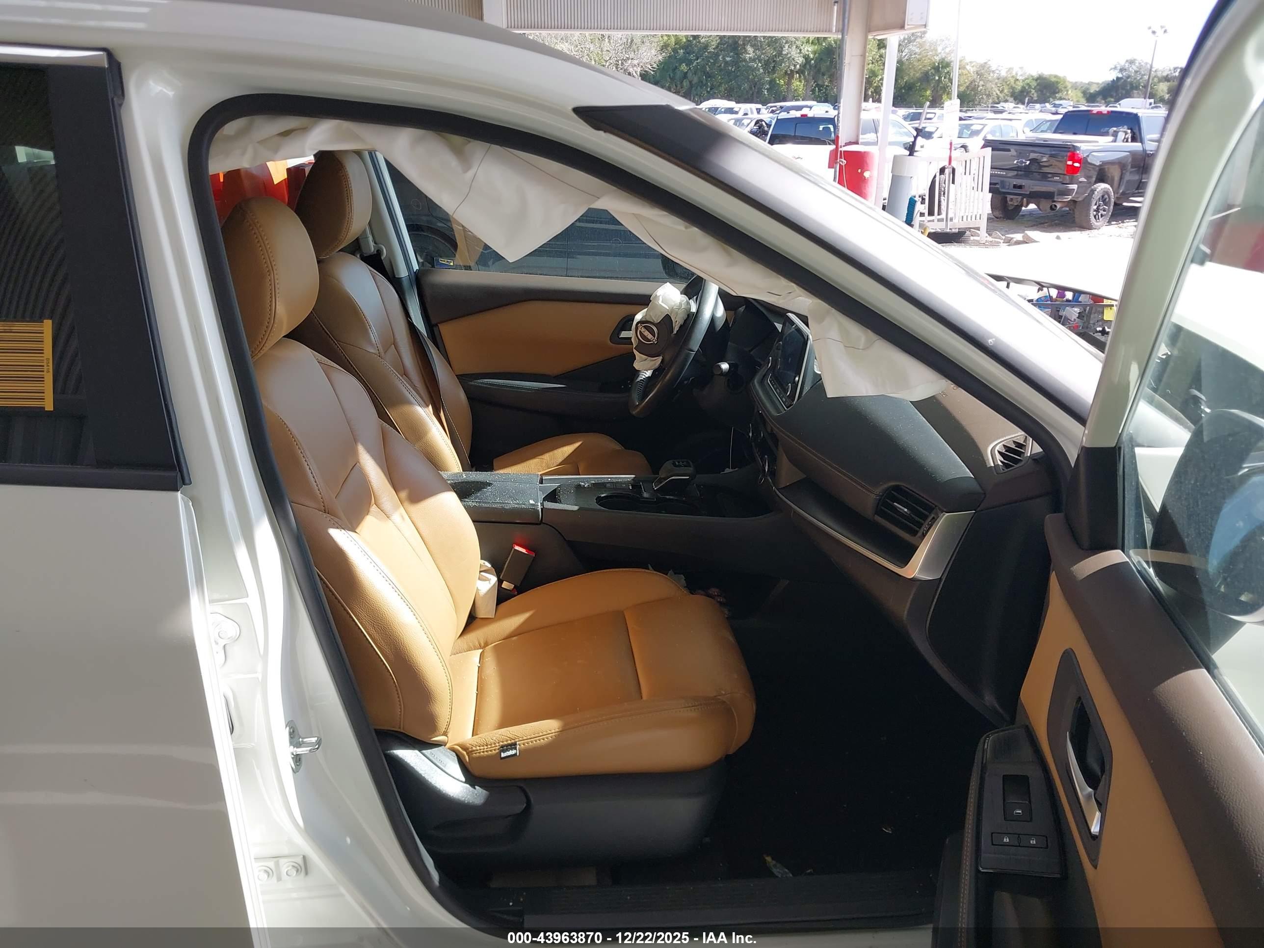 NISSAN ROGUE image 5