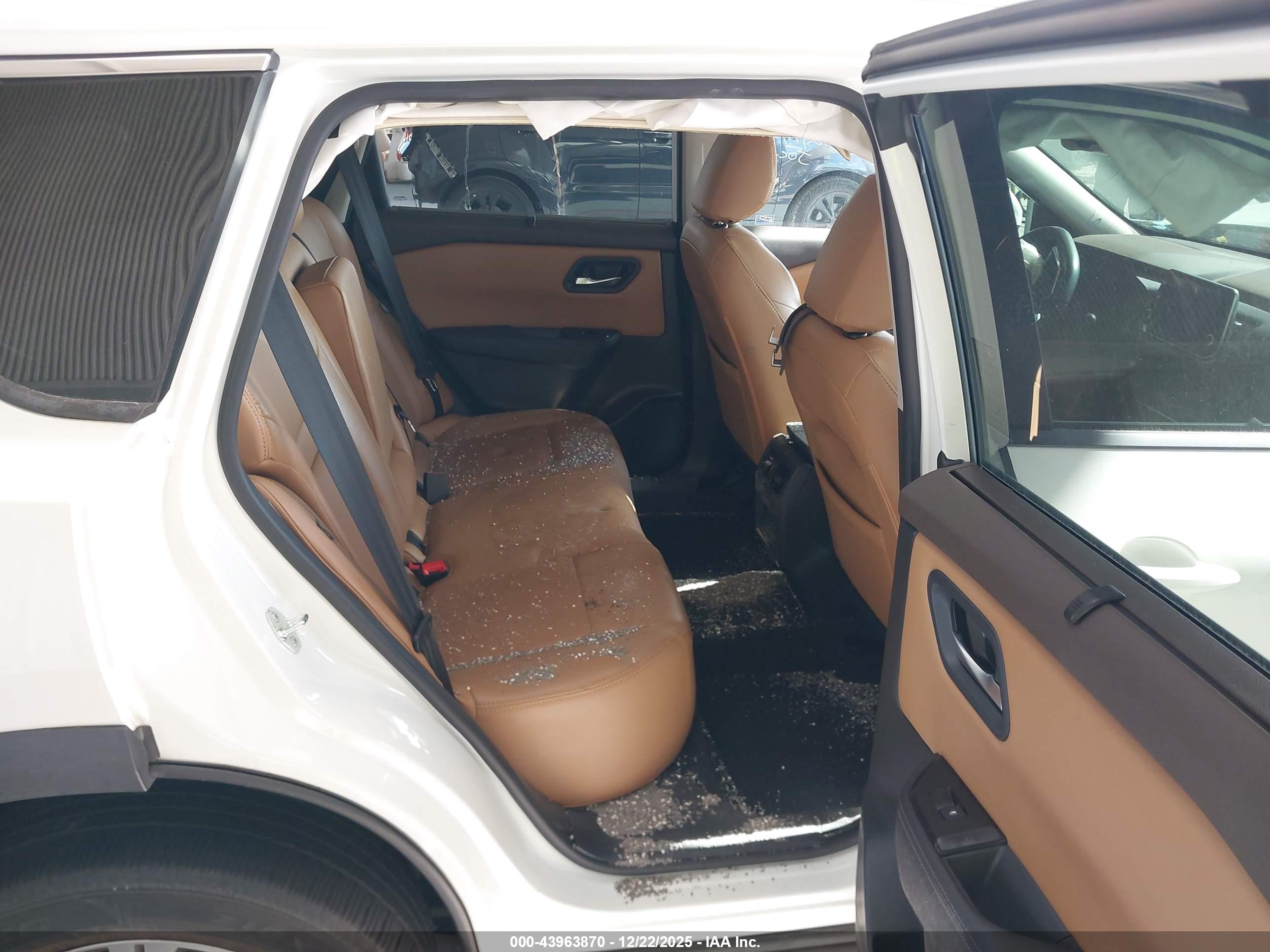 NISSAN ROGUE image 8