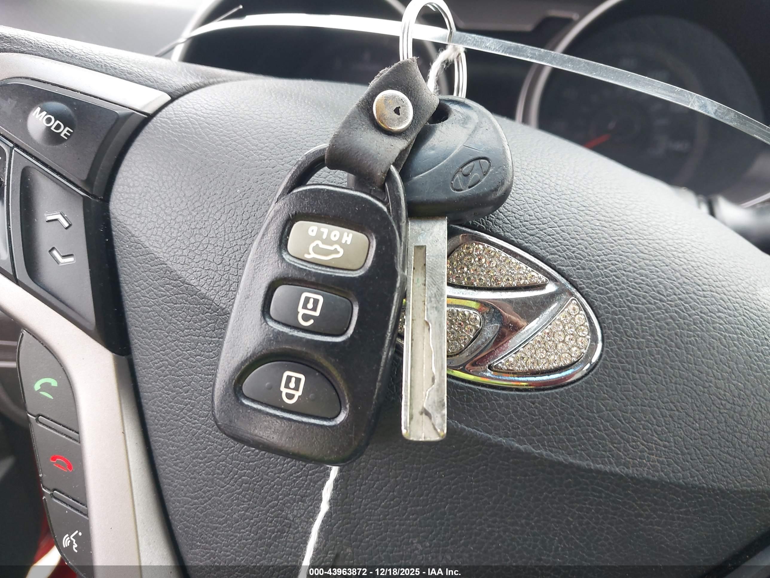 HYUNDAI VELOSTER image 11