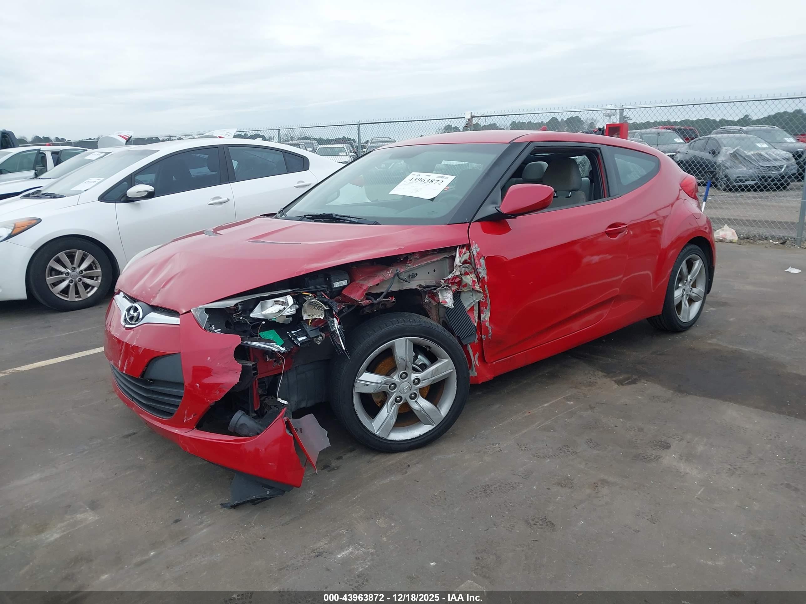 HYUNDAI VELOSTER image 2