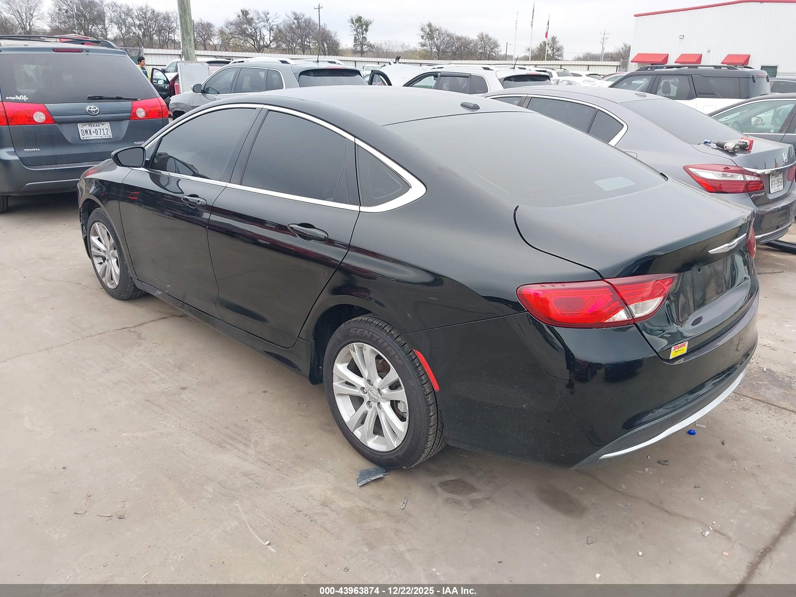 CHRYSLER 200 image 3
