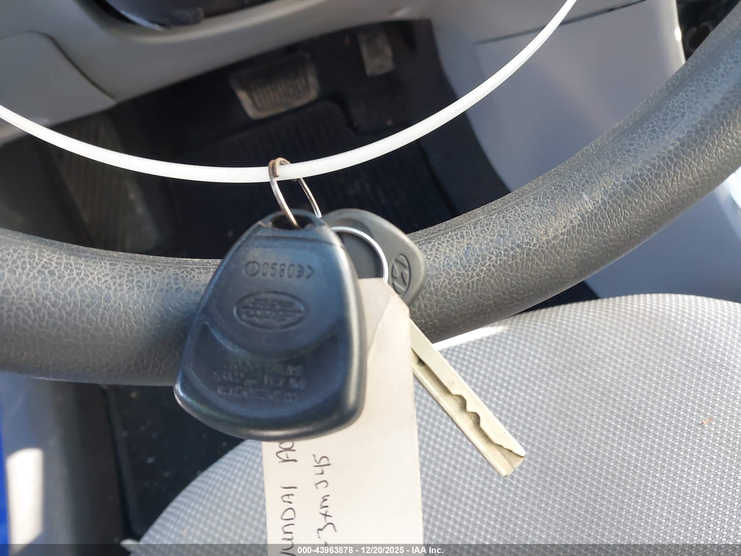 HYUNDAI ACCENT image 11