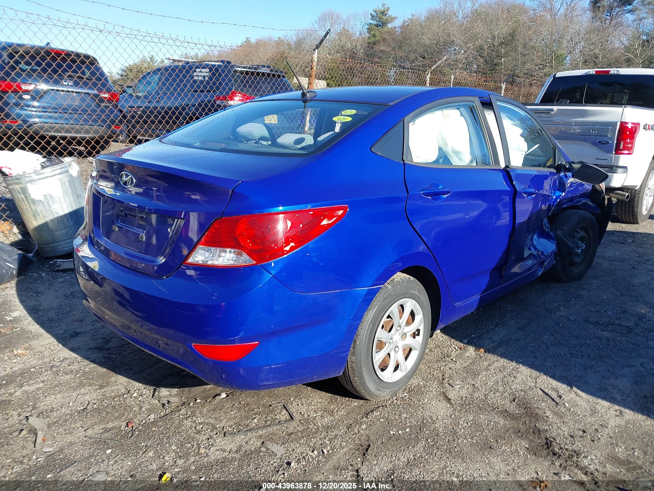 HYUNDAI ACCENT image 4
