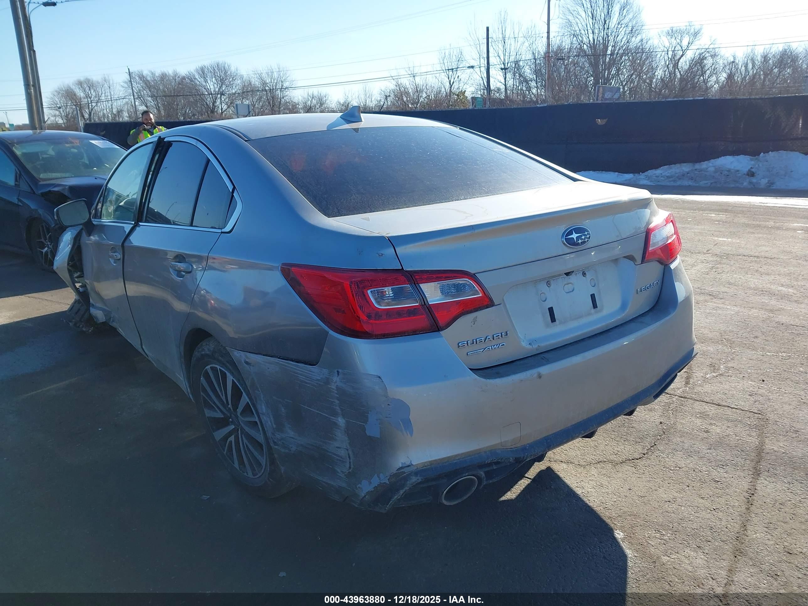 SUBARU LEGACY image 3
