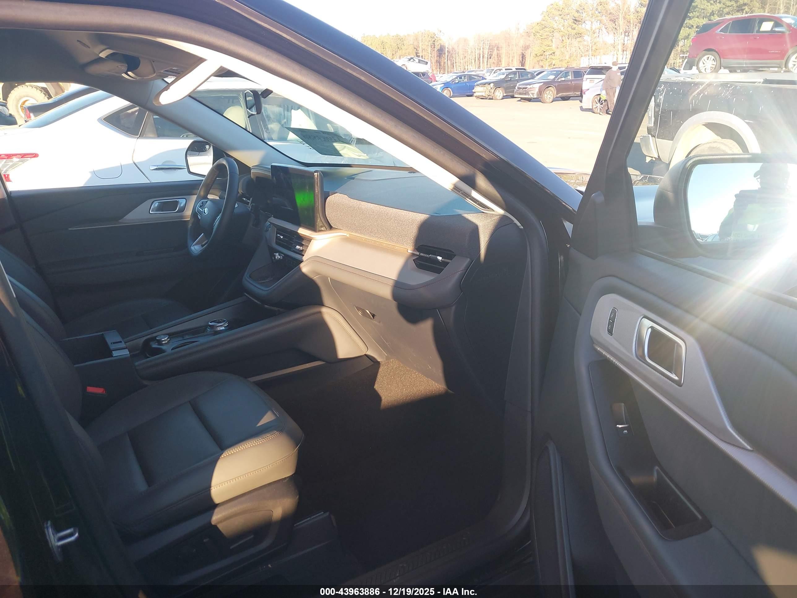 FORD EXPLORER image 5