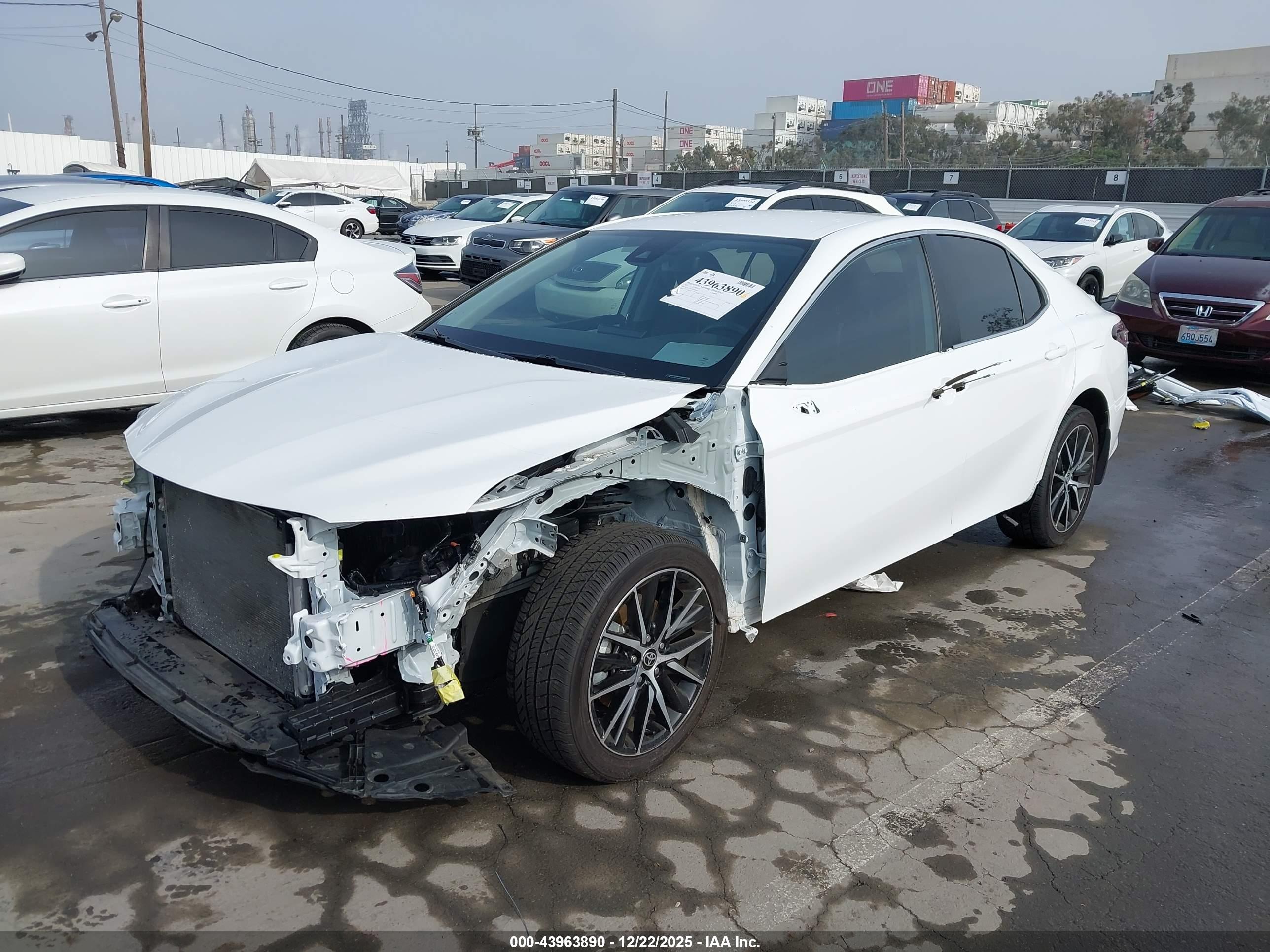 TOYOTA CAMRY image 2