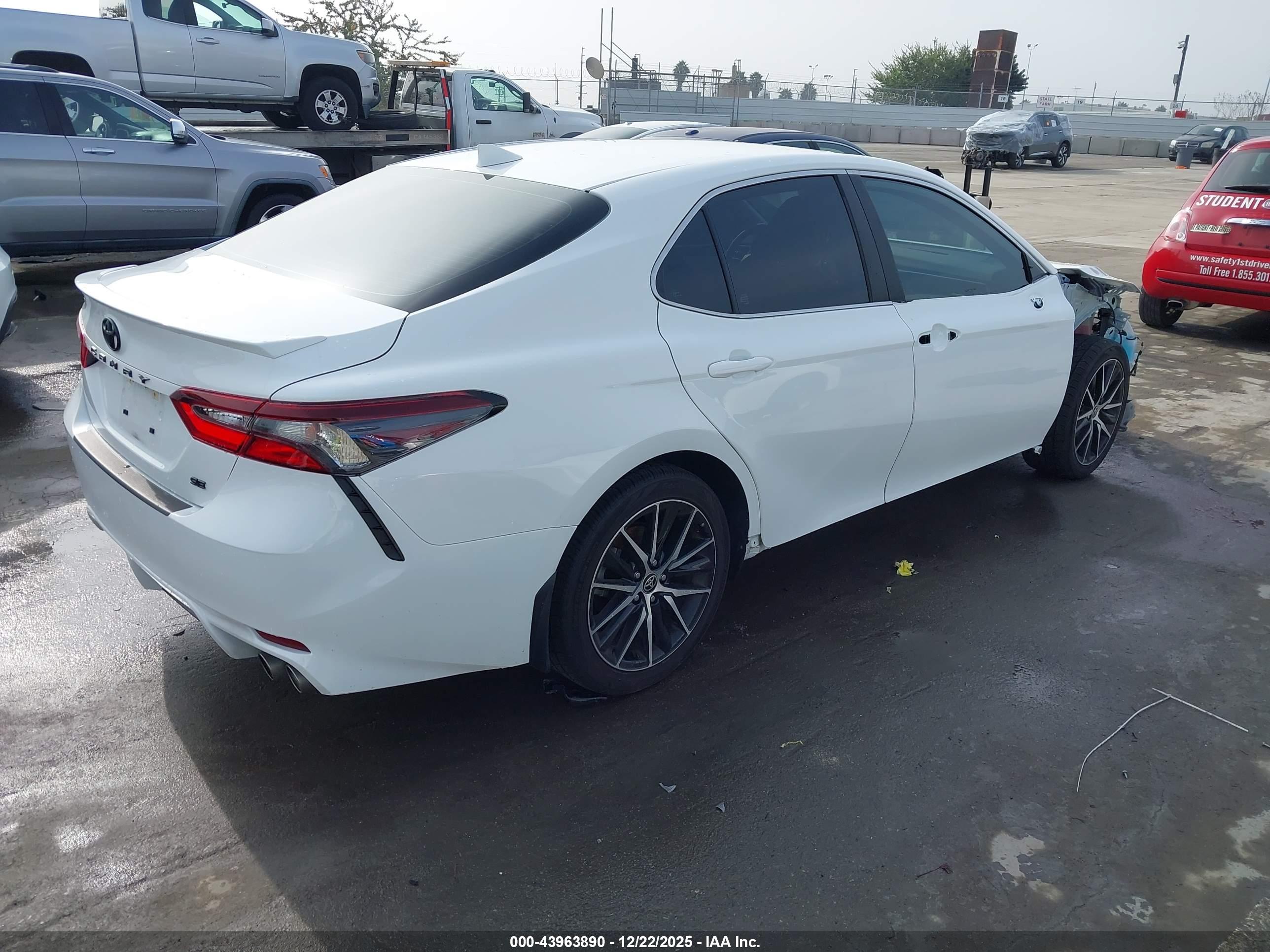 TOYOTA CAMRY image 4
