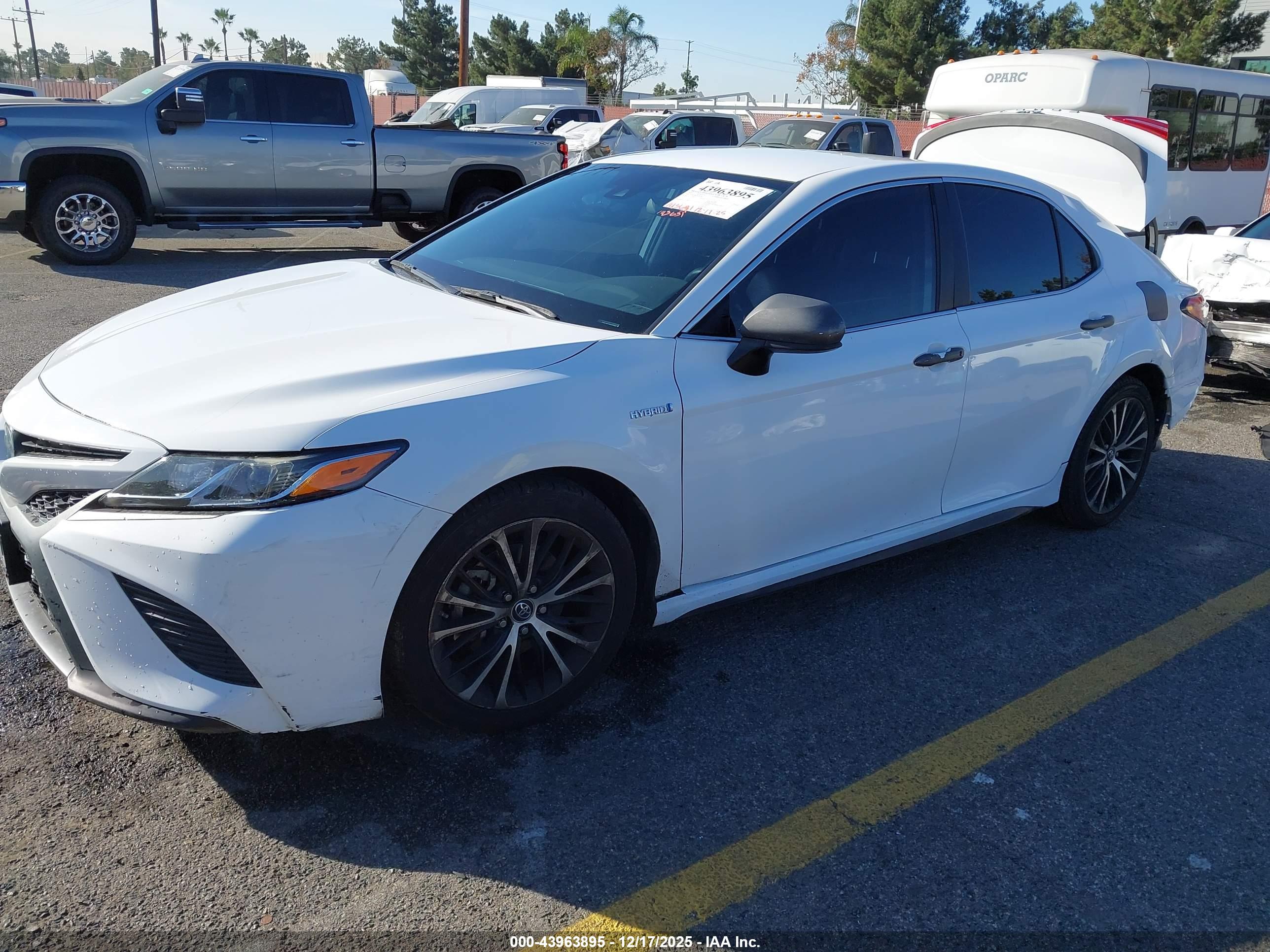 TOYOTA CAMRY image 2