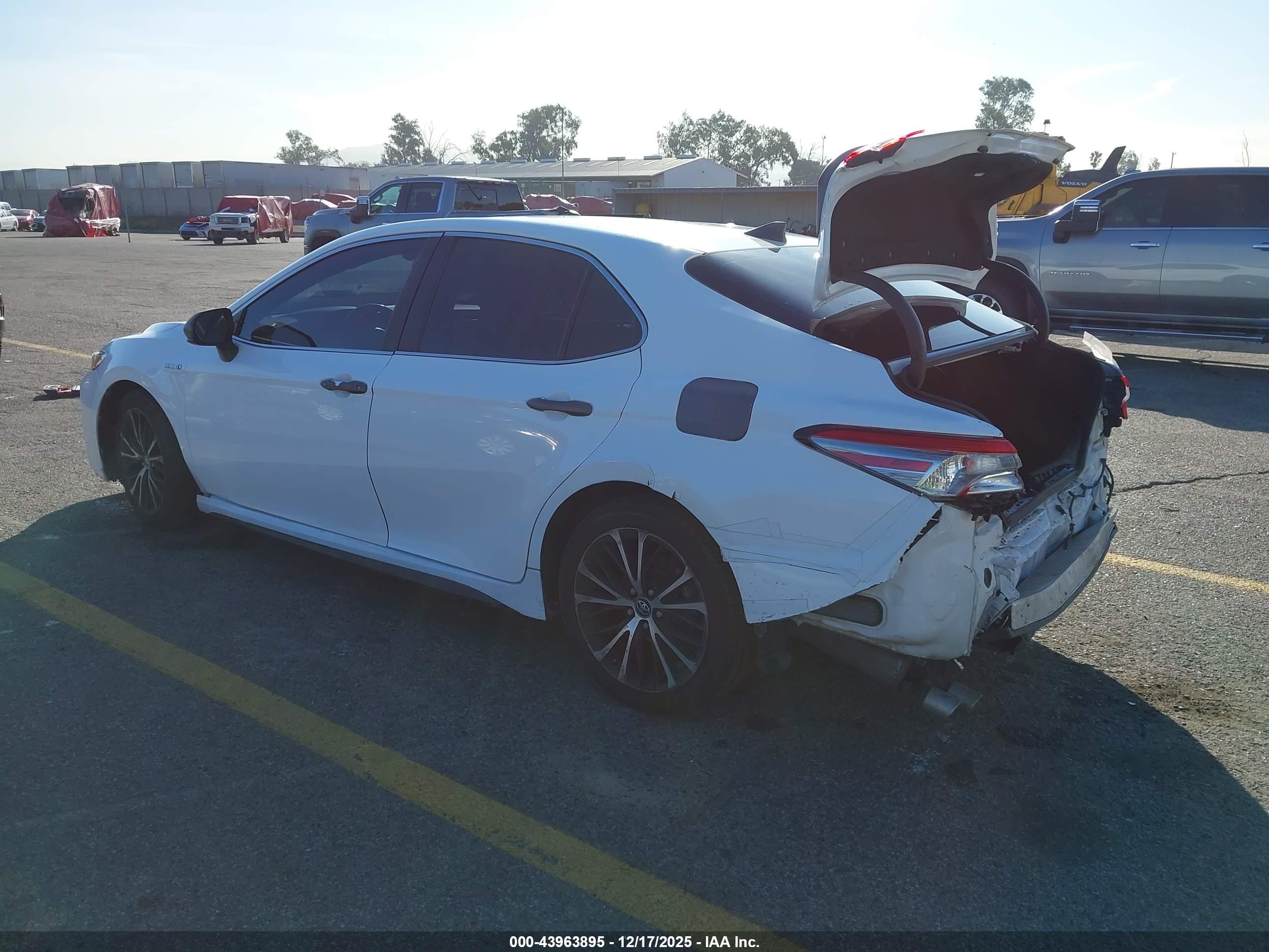 TOYOTA CAMRY image 3