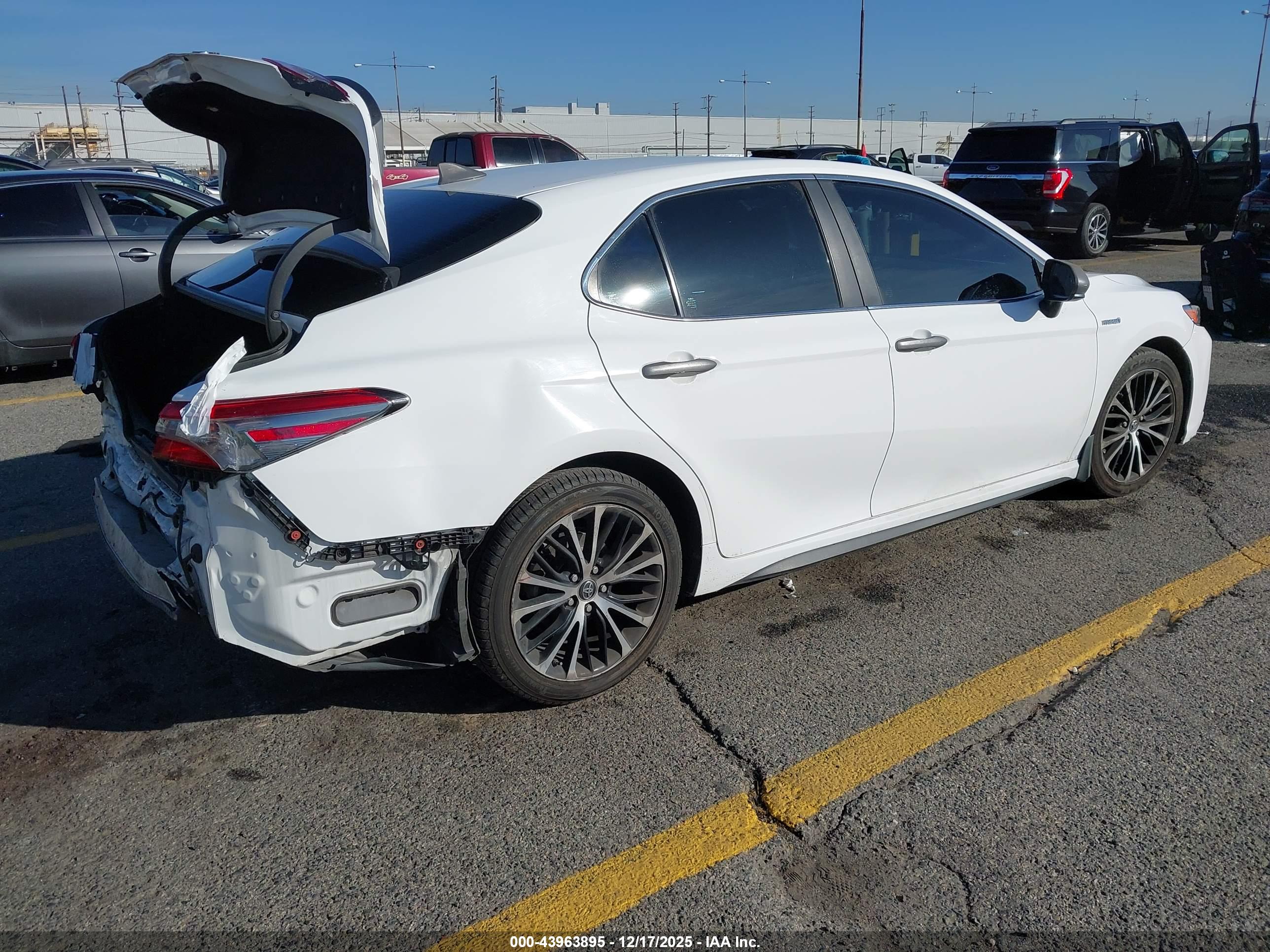 TOYOTA CAMRY image 4