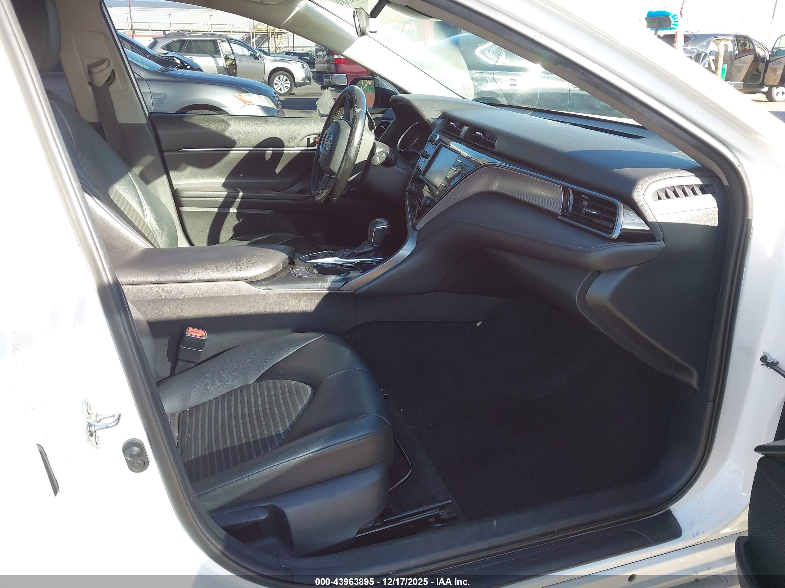 TOYOTA CAMRY image 5