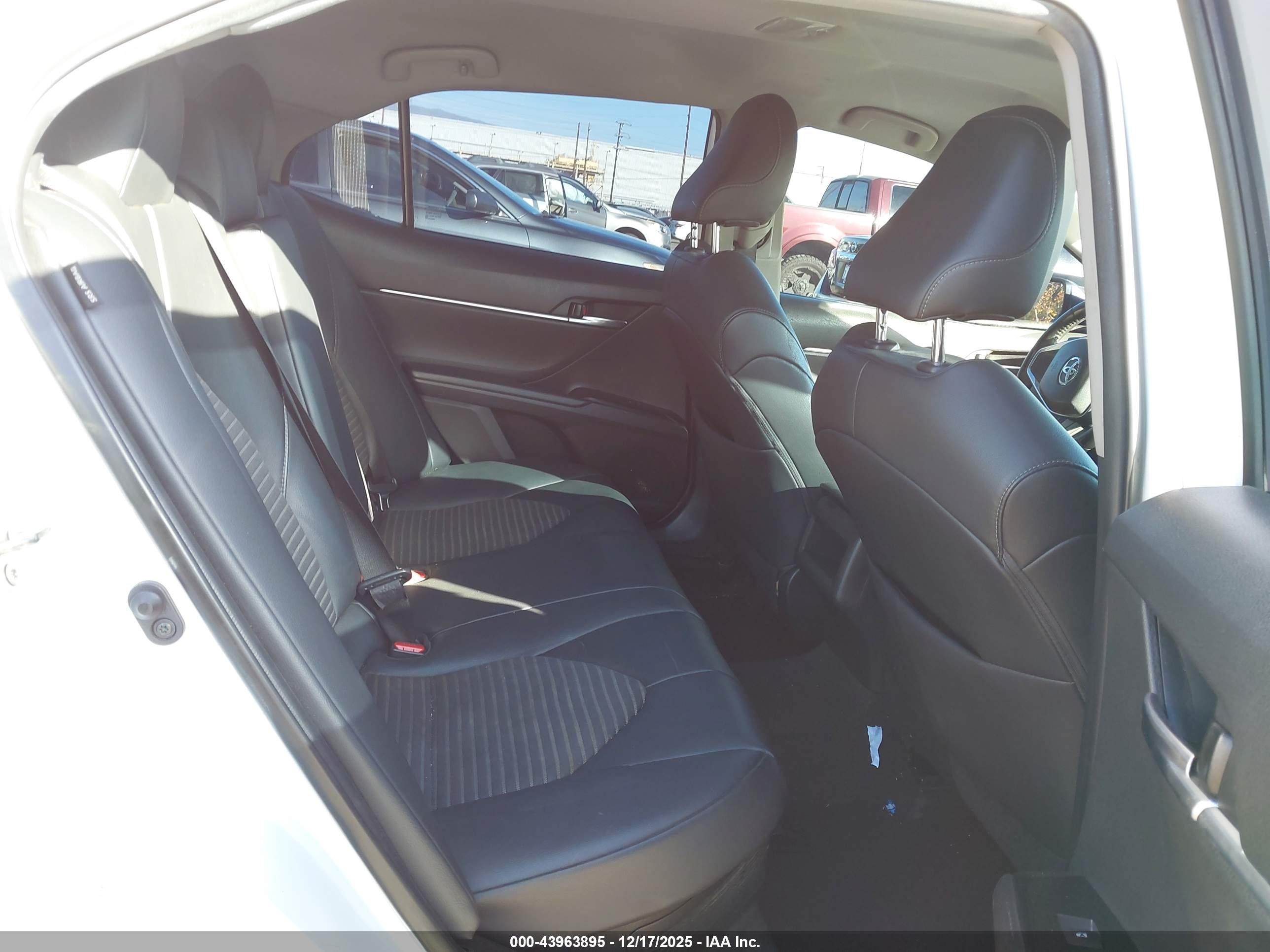 TOYOTA CAMRY image 8