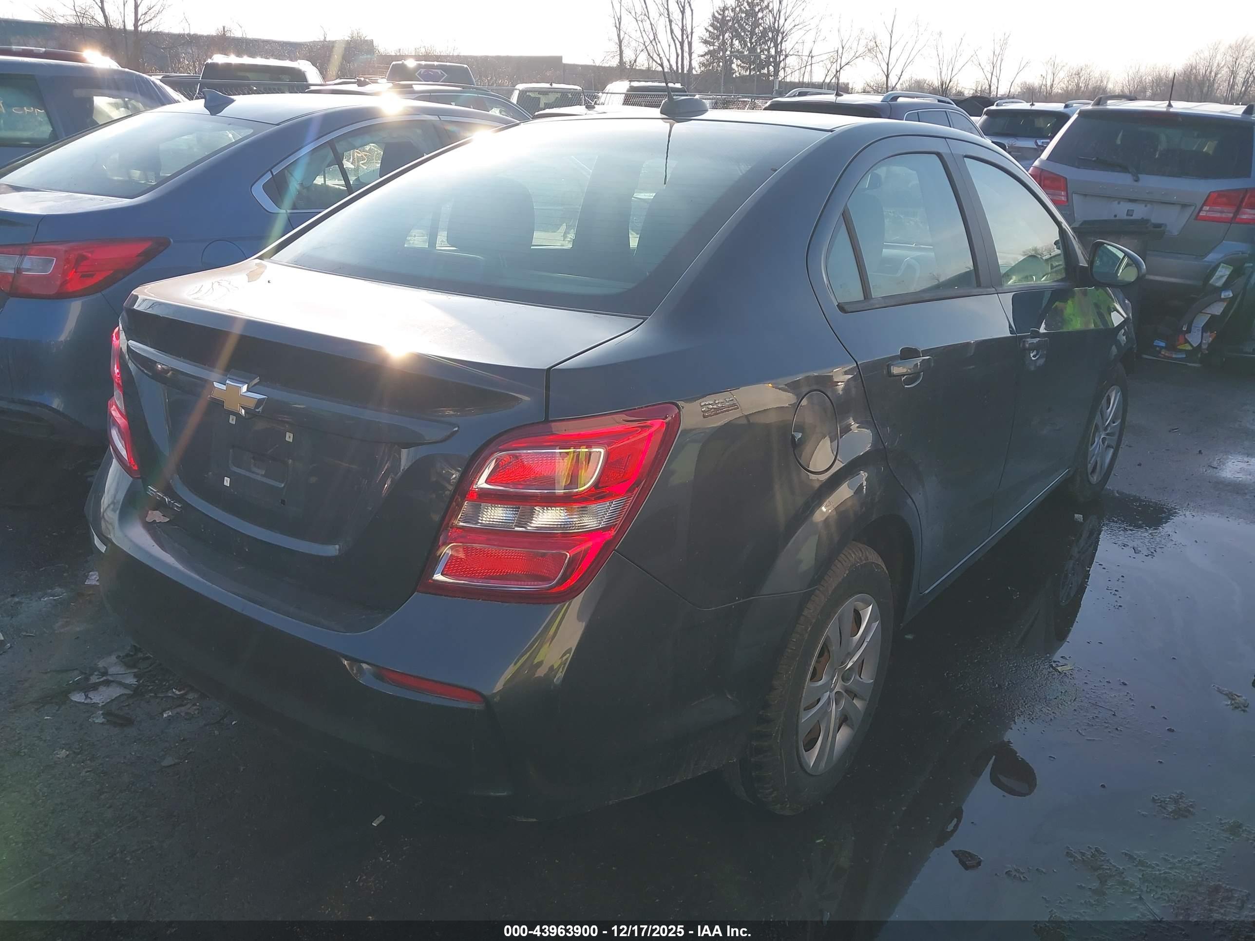 CHEVROLET SONIC image 4