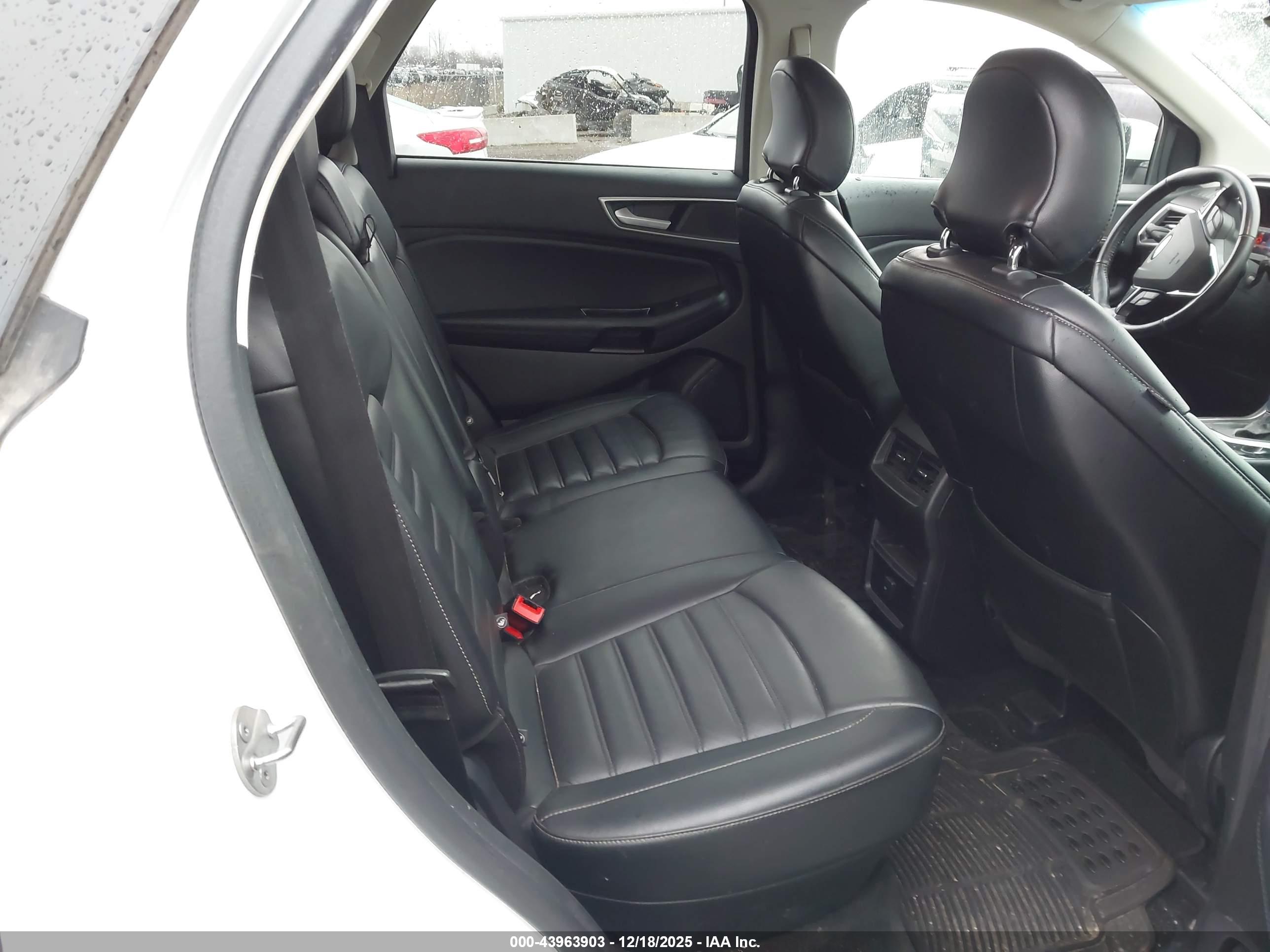 FORD EDGE image 8