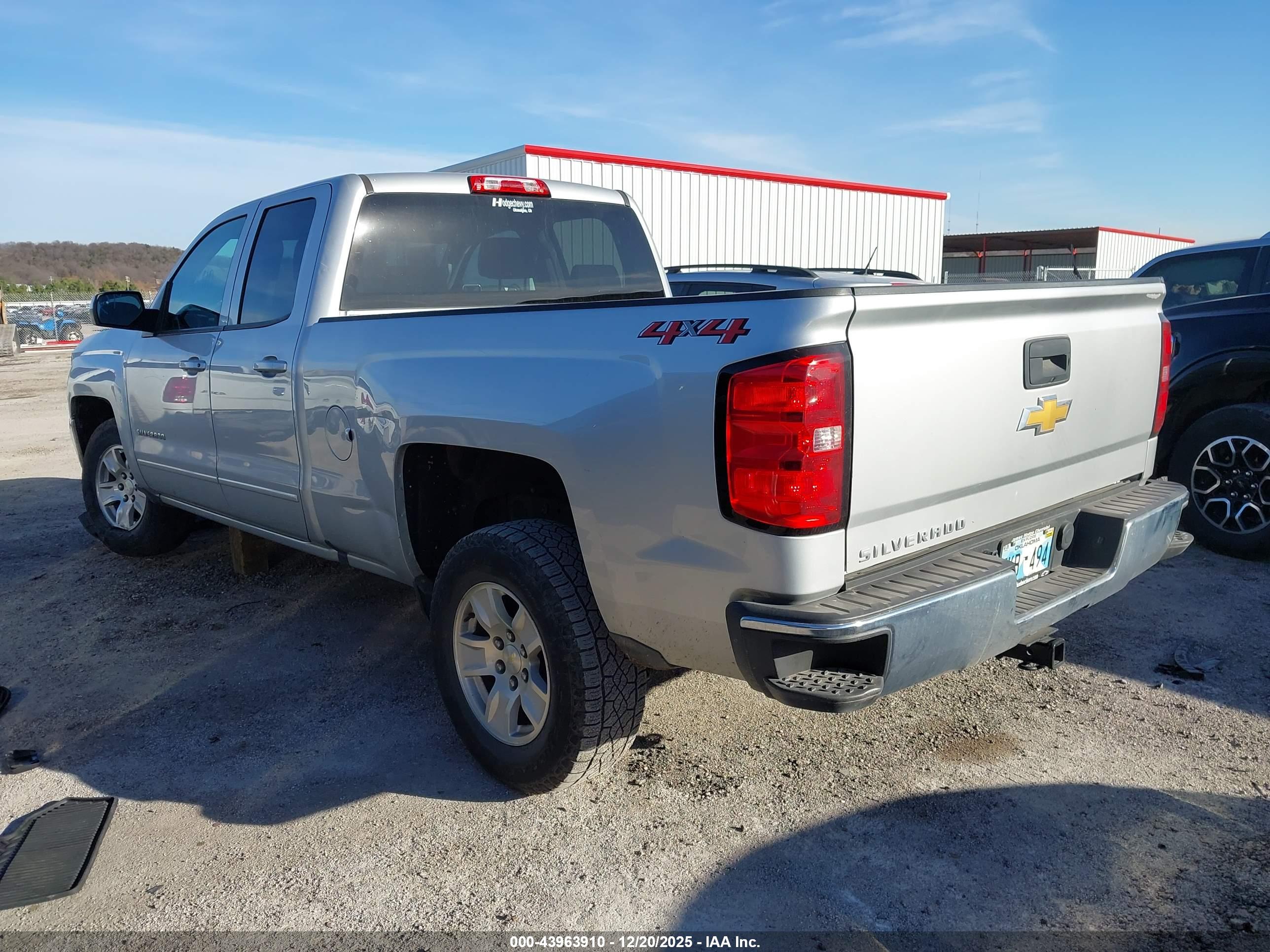 CHEVROLET SILVERADO image 3