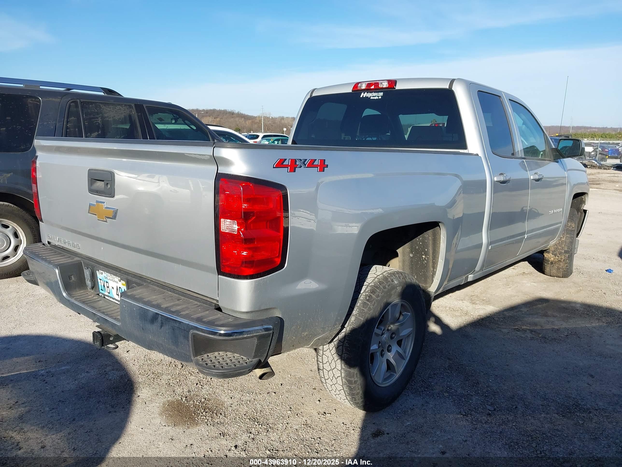 CHEVROLET SILVERADO image 4