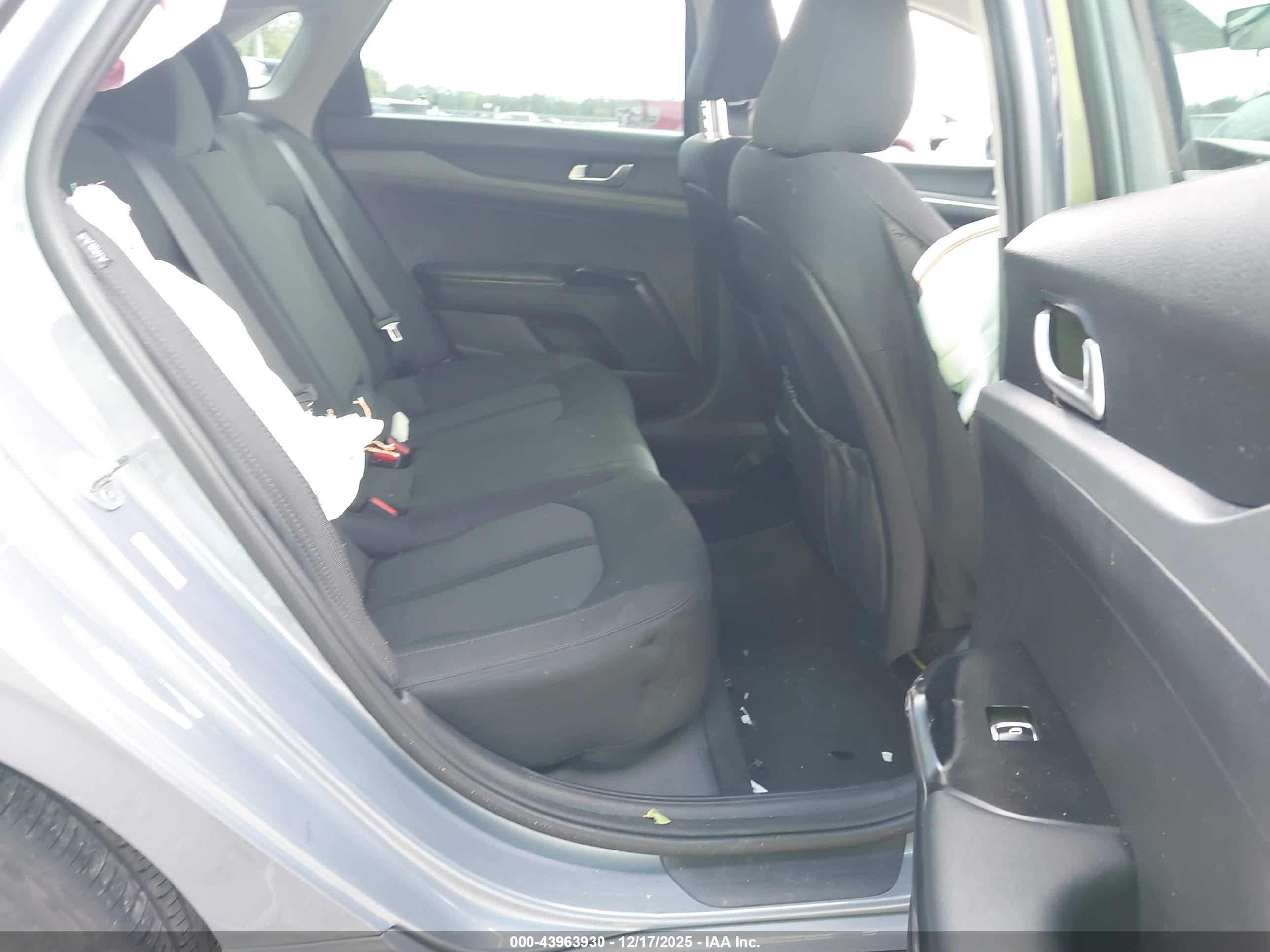 KIA K5 image 8