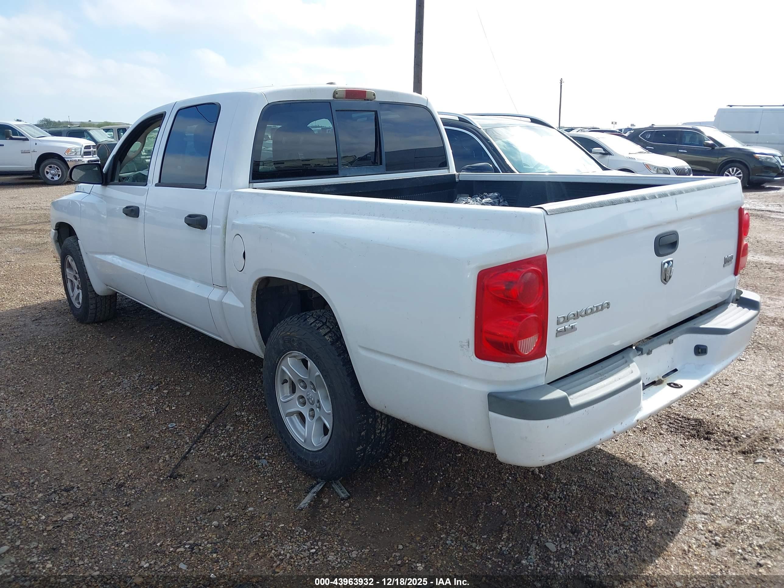 DODGE DAKOTA image 3