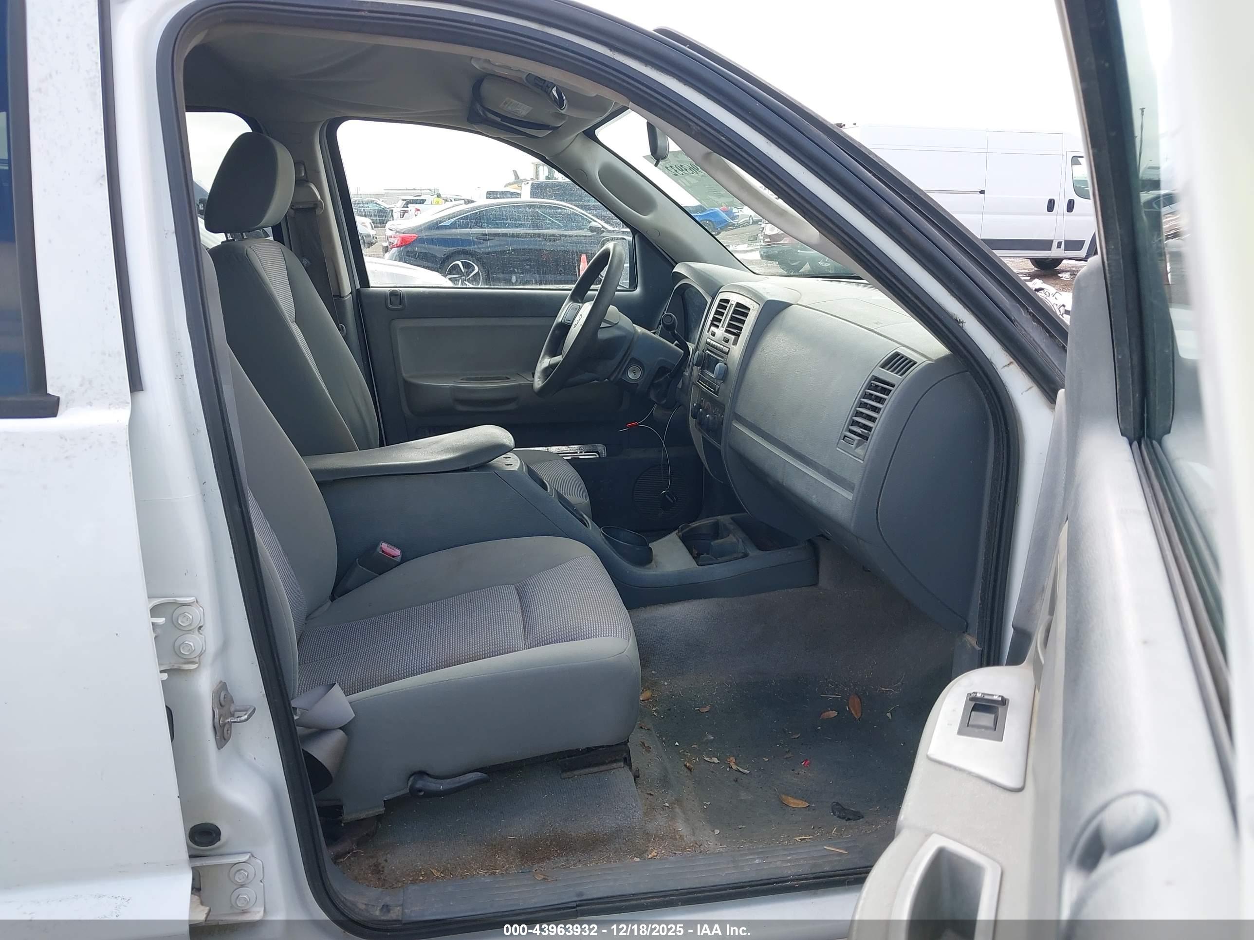 DODGE DAKOTA image 5