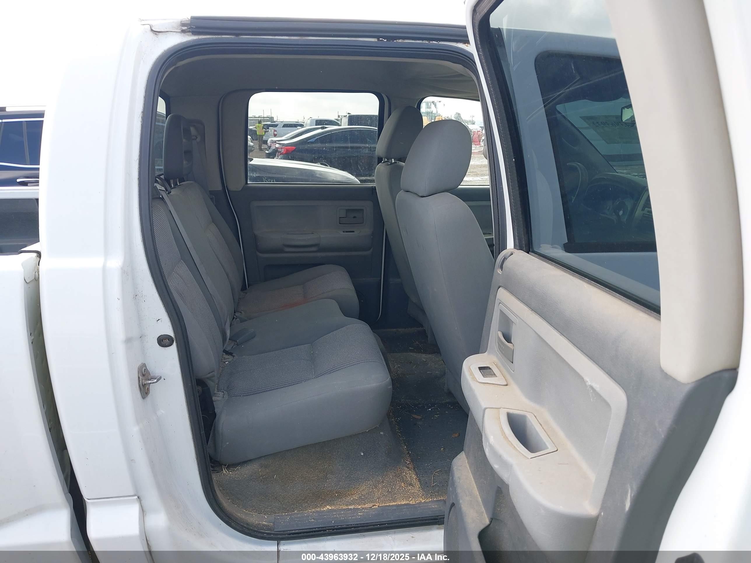 DODGE DAKOTA image 8
