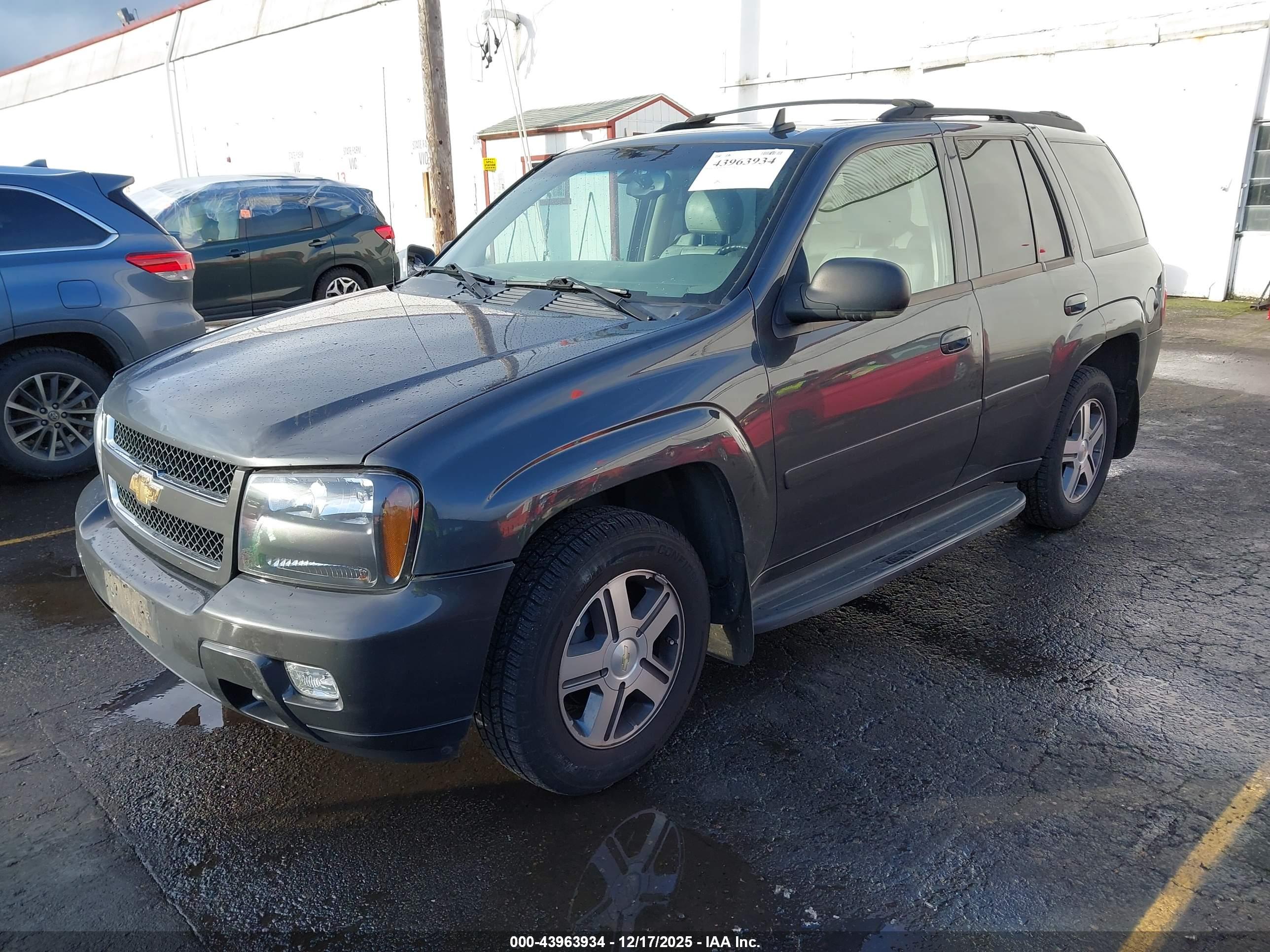 CHEVROLET TRAILBLAZER image 2