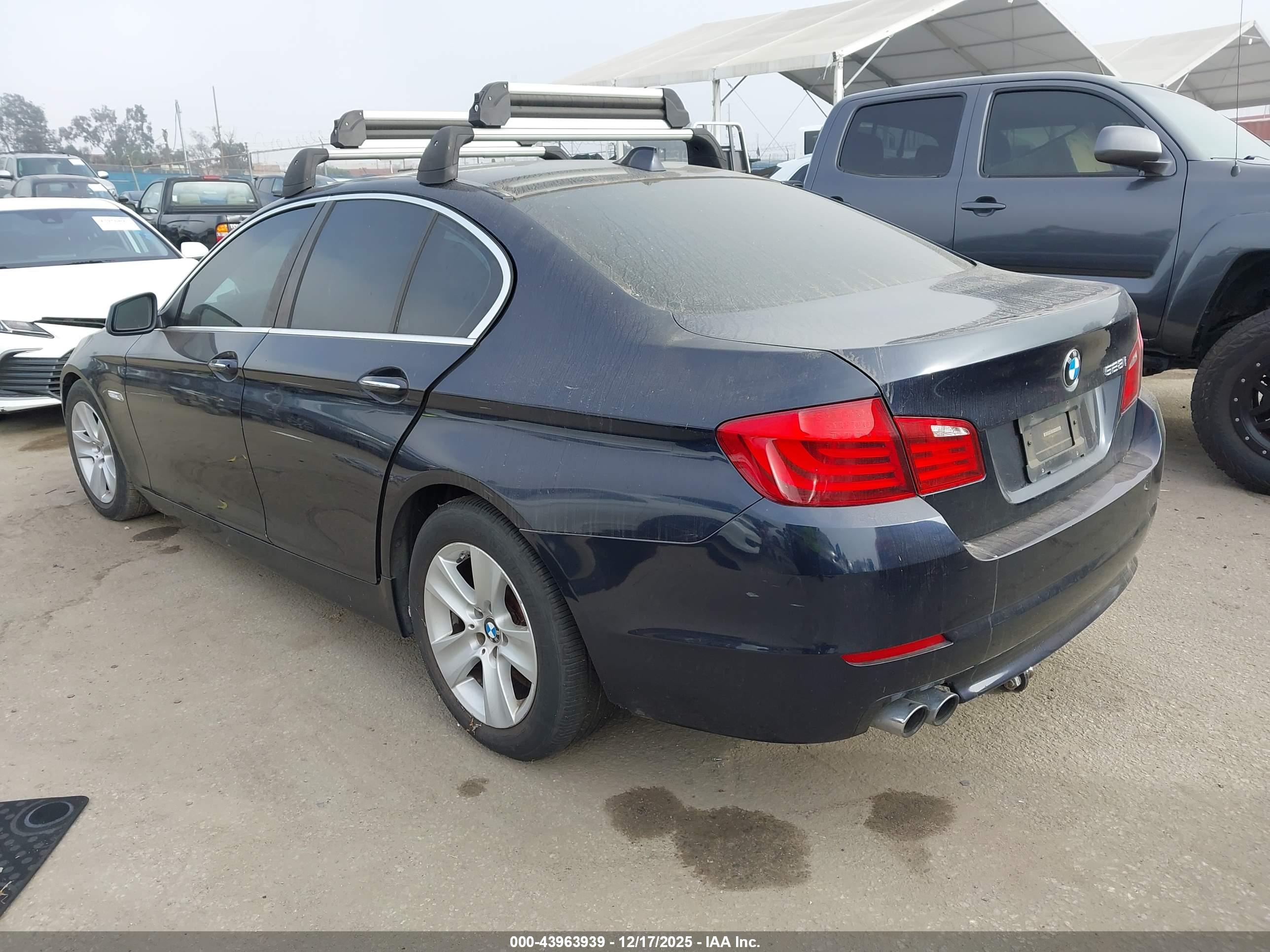 BMW 528I image 3