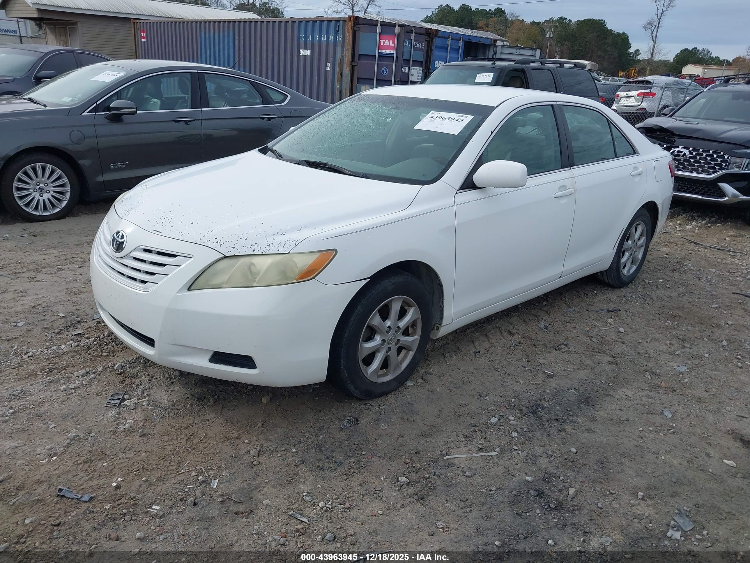 TOYOTA CAMRY image 2