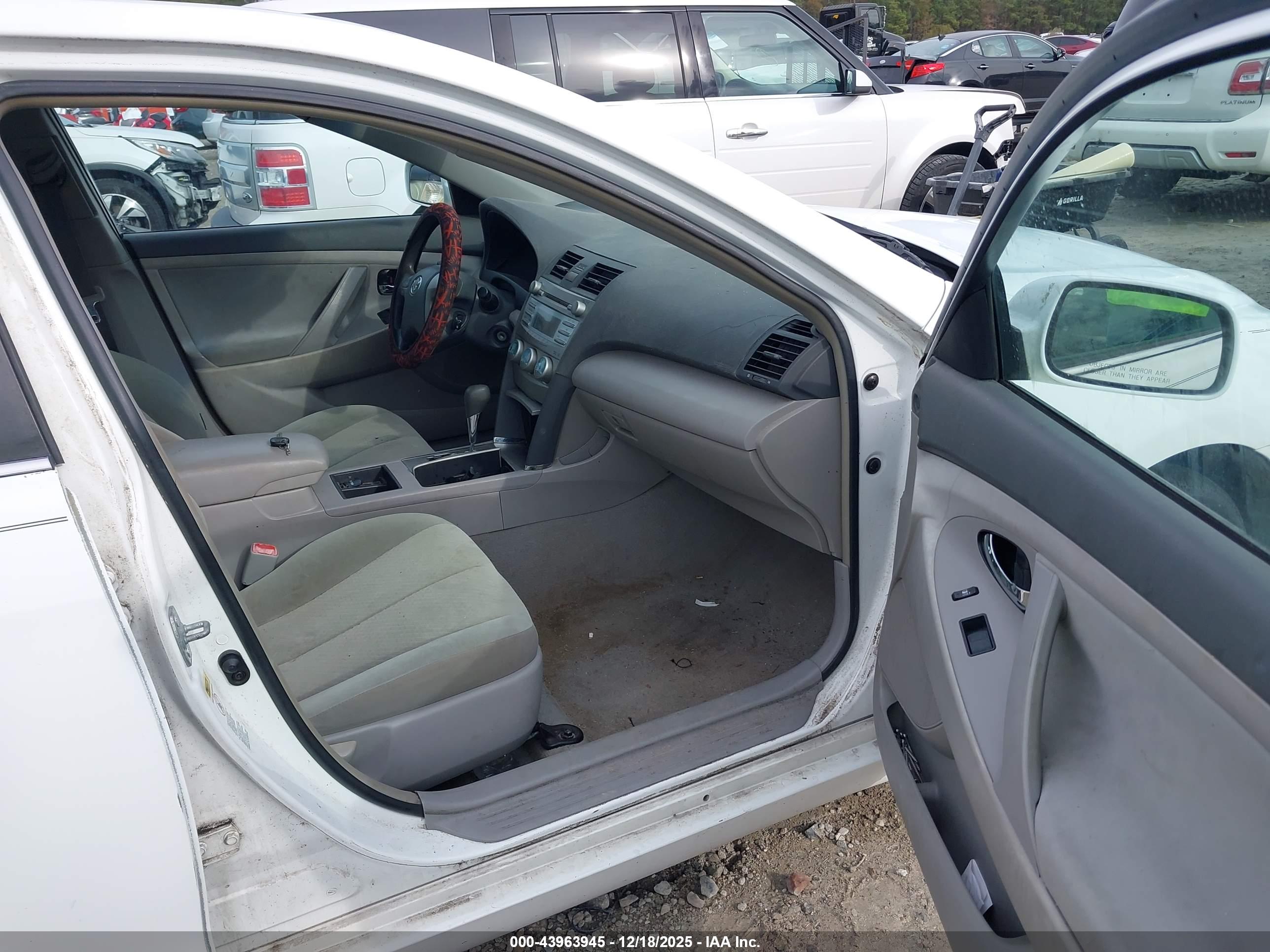 TOYOTA CAMRY image 5