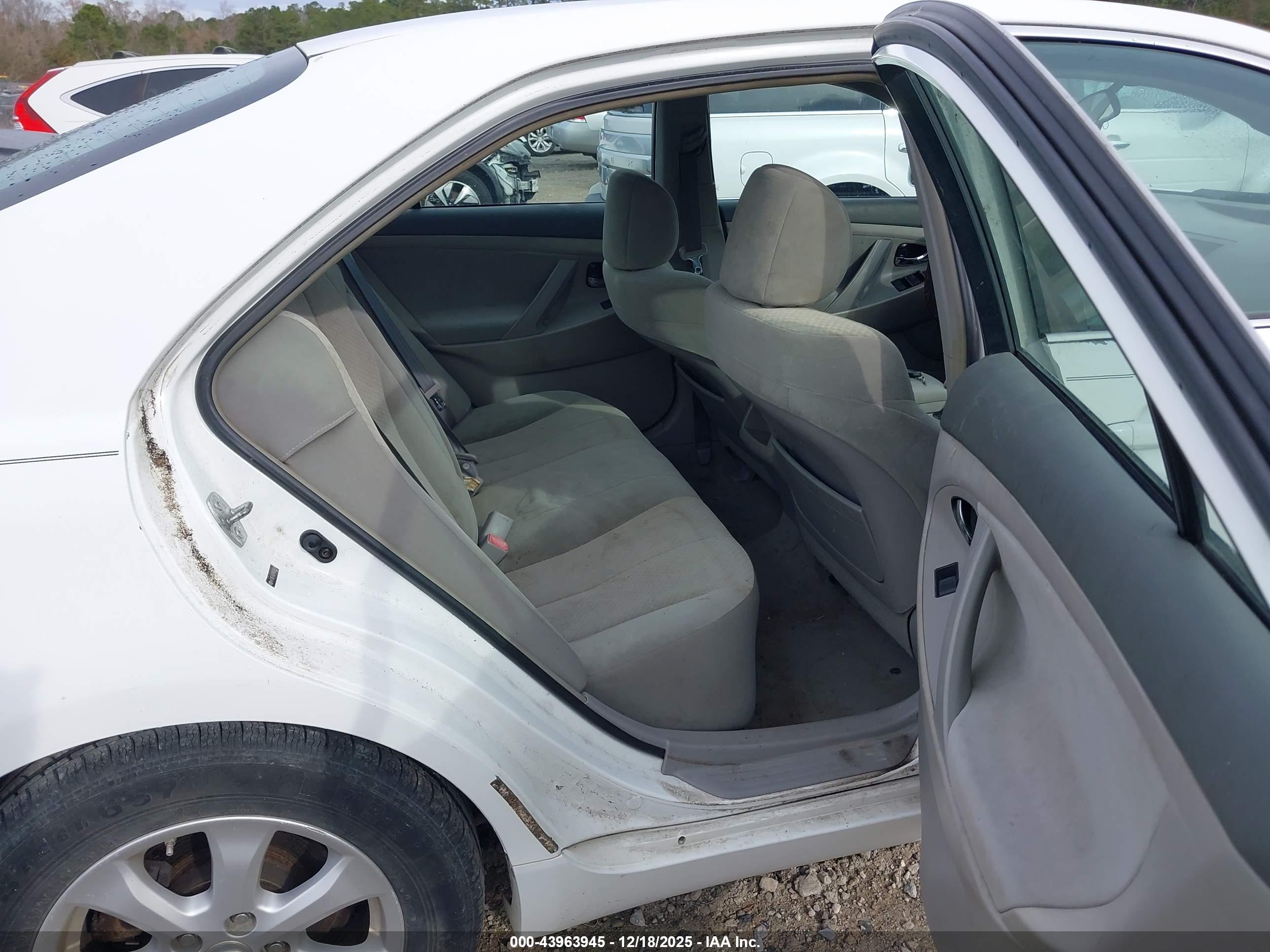 TOYOTA CAMRY image 8